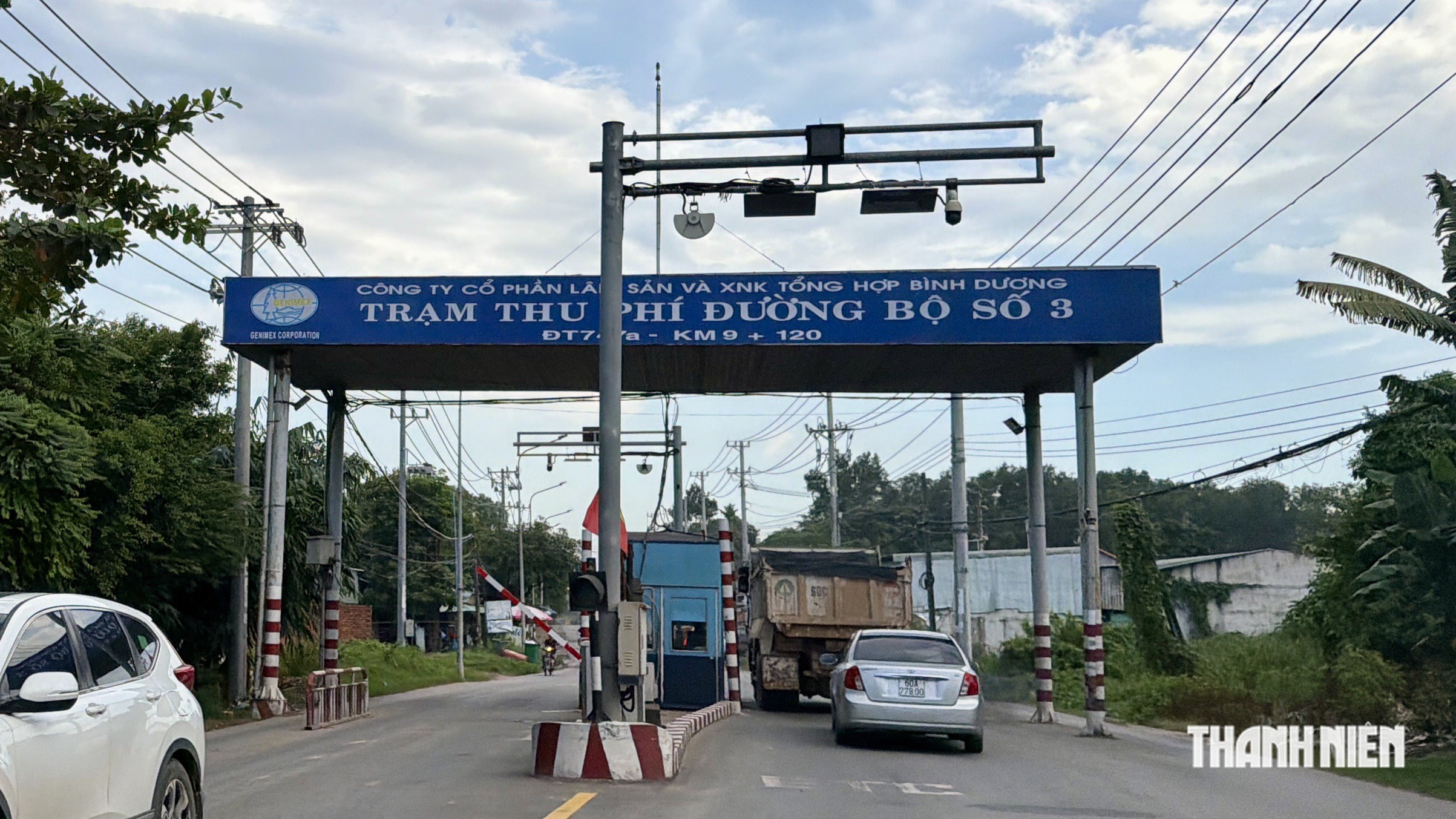 Đường BOT hư hỏng nặng học sinh len lỏi qua ổ voi, vũng xình đến trường - Ảnh 5.
