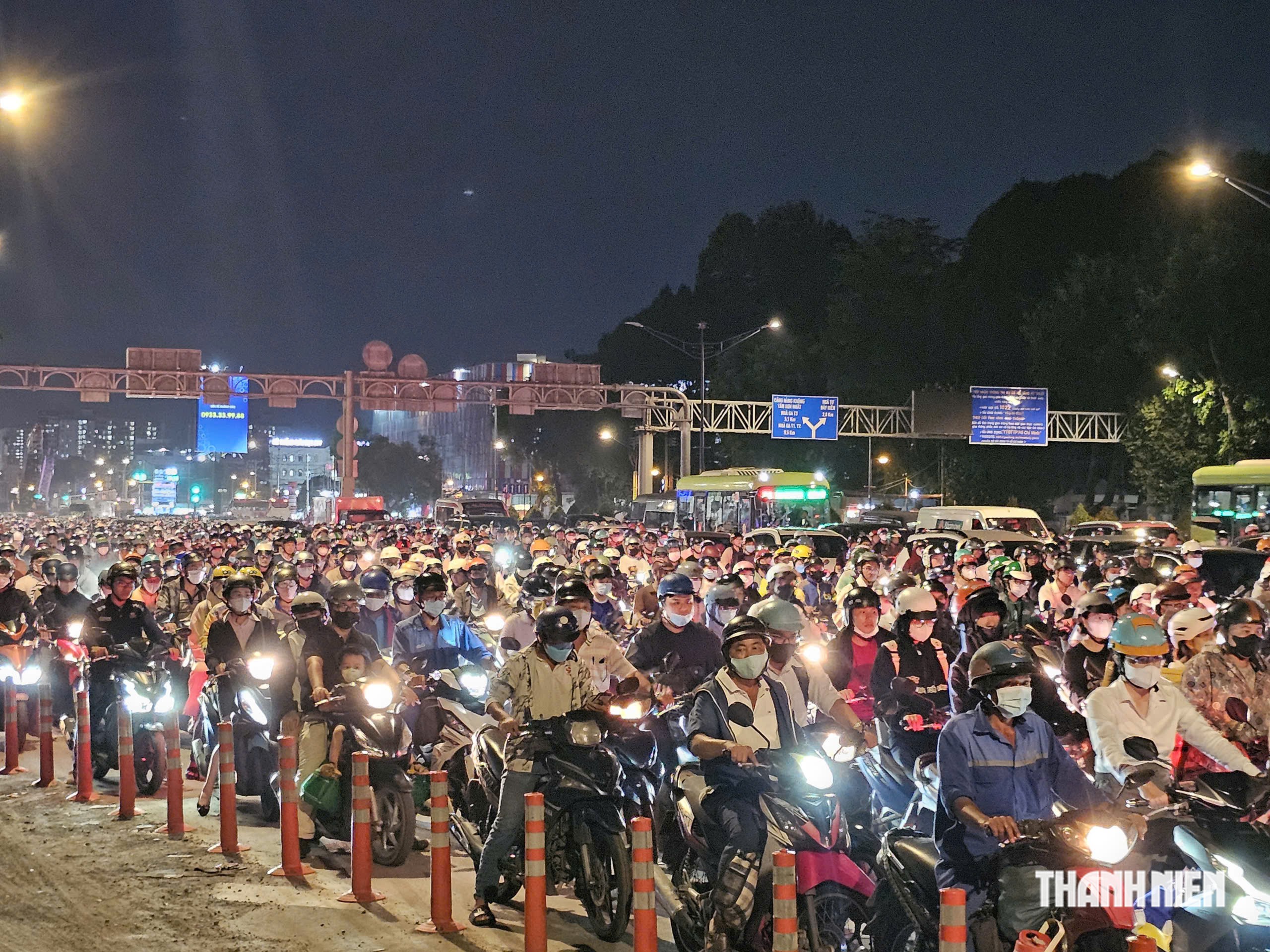 Mệt mỏi cảnh &ugrave;n tắc đường Trường Chinh, Cộng H&ograve;a, v&agrave;i trăm m&eacute;t đi m&atilde;i kh&ocirc;ng xong - Ảnh 5.