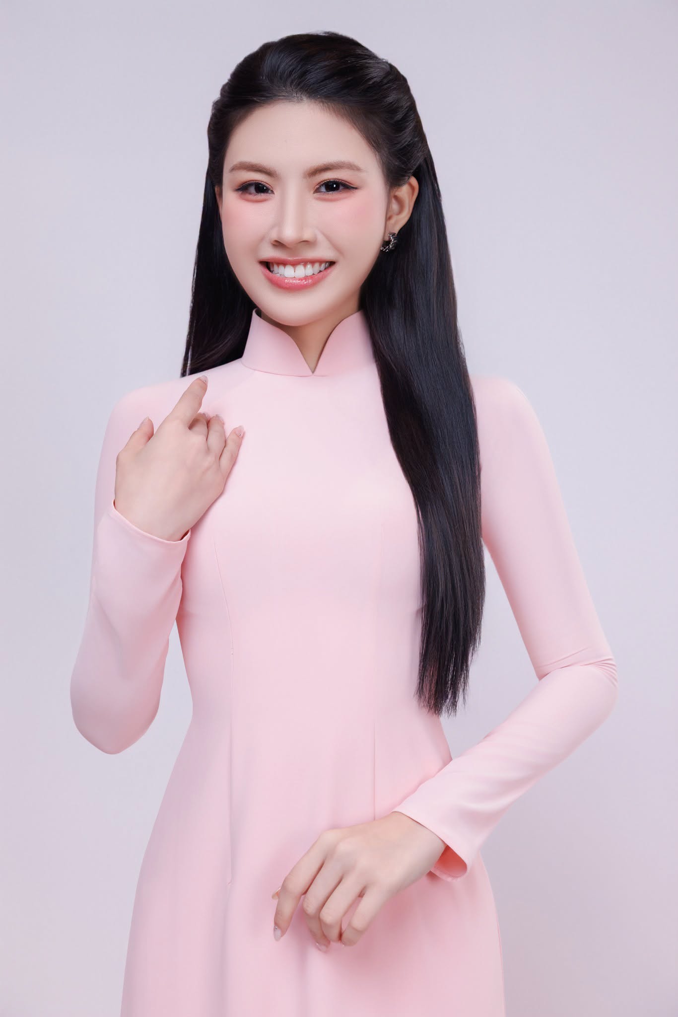 Nữ sinh Ngoại Thương v&agrave; loạt gương mặt g&acirc;y ch&uacute; &yacute; tại Hoa hậu Việt Nam - Ảnh 5.