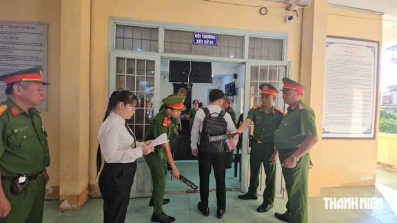 Toàn cảnh phiên tòa xét xử tài xế trong vụ án ‘nữ sinh Vĩnh Long’- Ảnh 2.