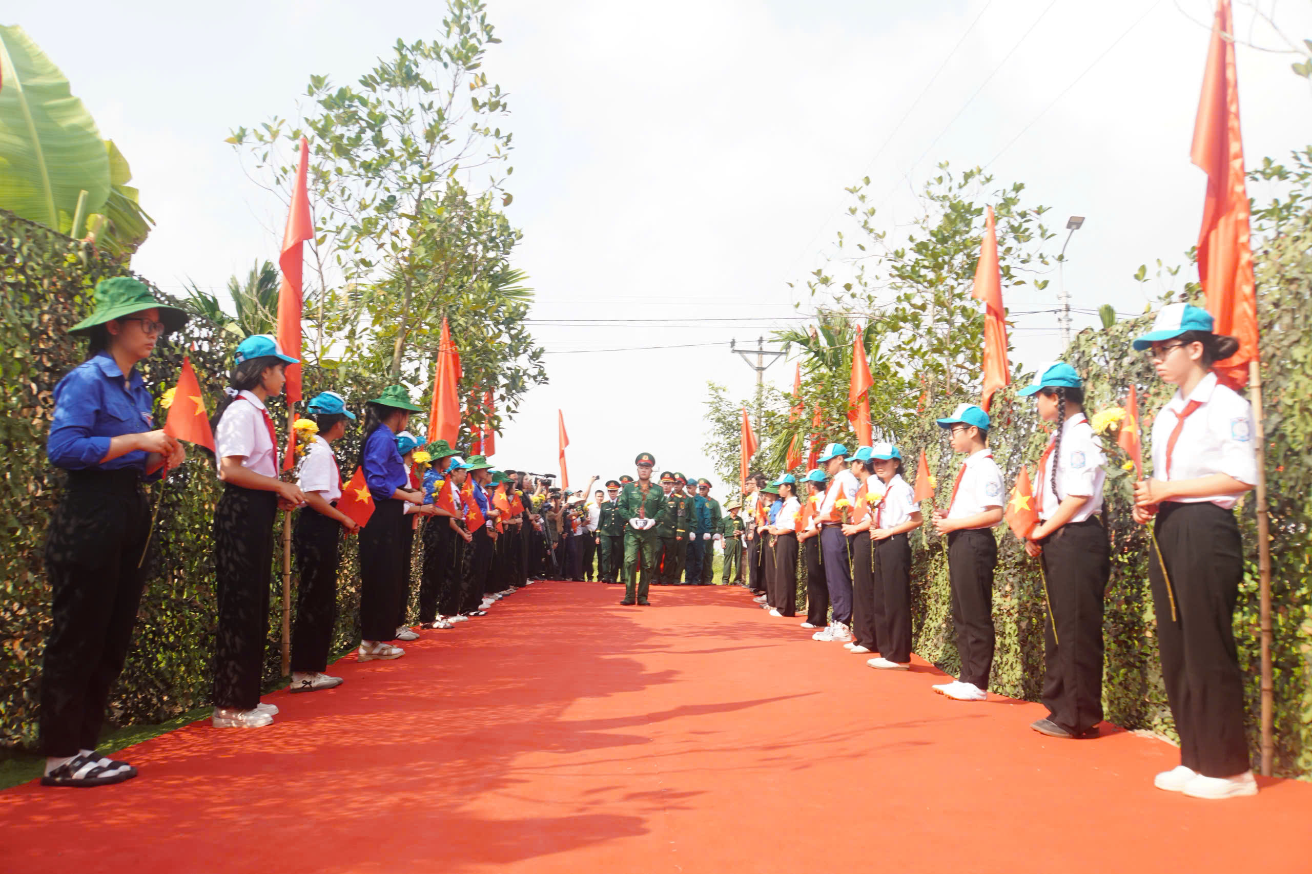 Hơn 70 năm đợi chờ, 56 liệt sĩ và đồng bào được trở về đất mẹ - Ảnh 4.