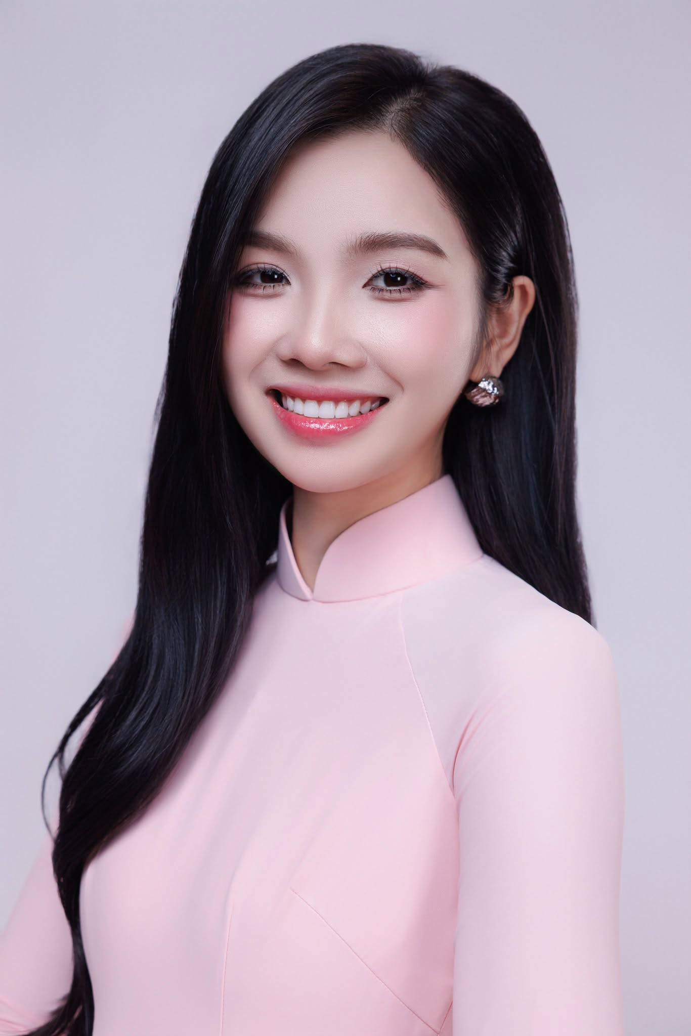 Nữ sinh Ngoại Thương v&agrave; loạt gương mặt g&acirc;y ch&uacute; &yacute; tại Hoa hậu Việt Nam - Ảnh 7.