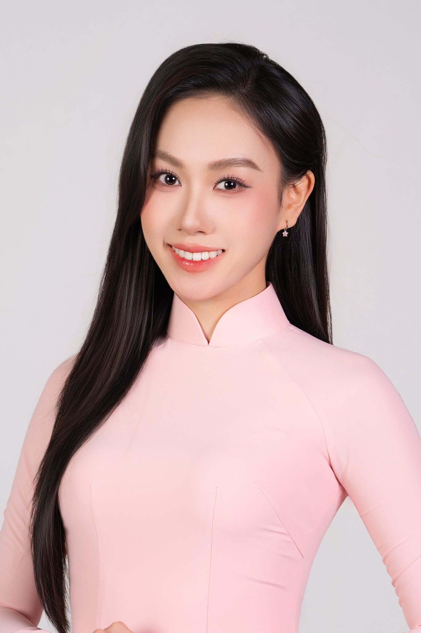 Nữ sinh Ngoại Thương v&agrave; loạt gương mặt g&acirc;y ch&uacute; &yacute; tại Hoa hậu Việt Nam - Ảnh 3.
