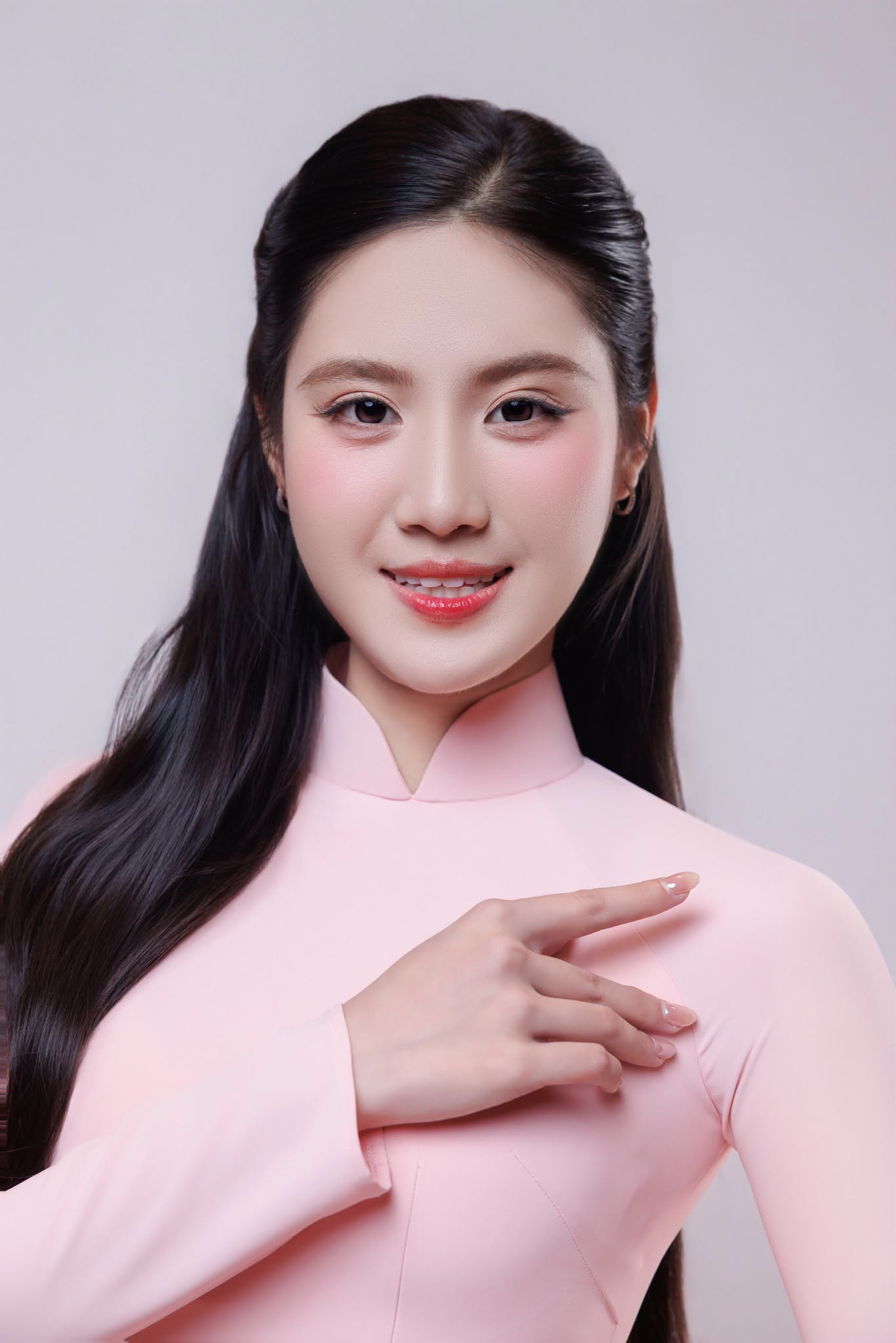 Nữ sinh Ngoại Thương v&agrave; loạt gương mặt g&acirc;y ch&uacute; &yacute; tại Hoa hậu Việt Nam - Ảnh 9.
