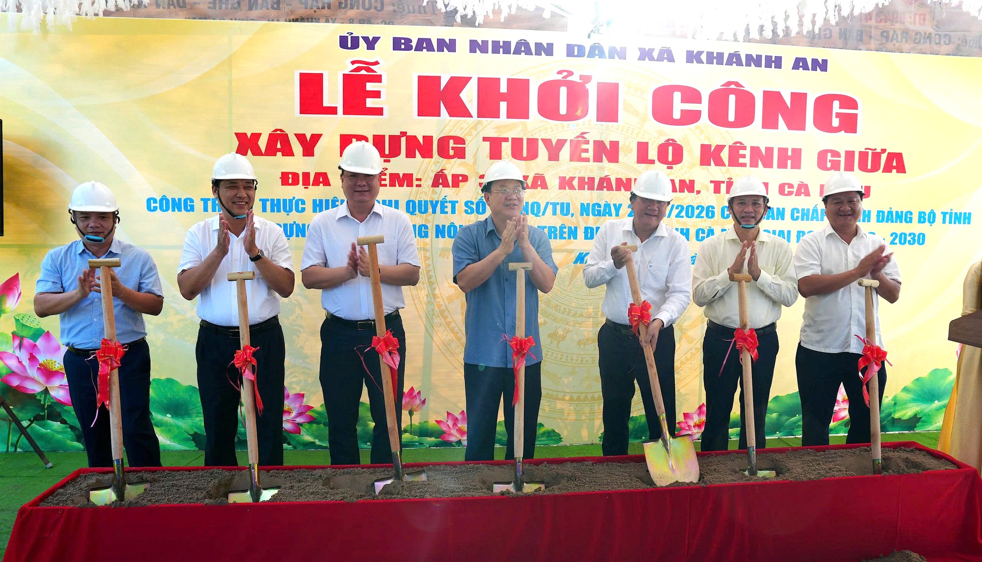 Cà Mau khởi công 22 tuyến đường nông thôn, vốn đầu tư 53,4 tỉ đồng   - Ảnh 1.