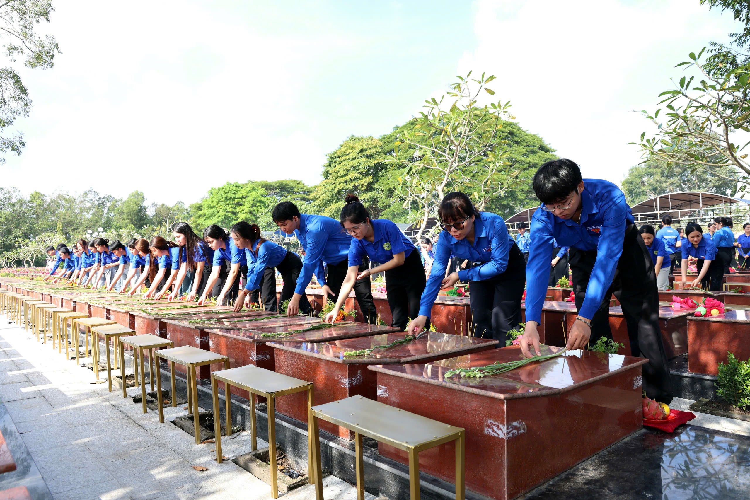 'Xin các liệt sĩ xem Cần Thơ là quê hương yên bình để yên nghỉ'- Ảnh 8.