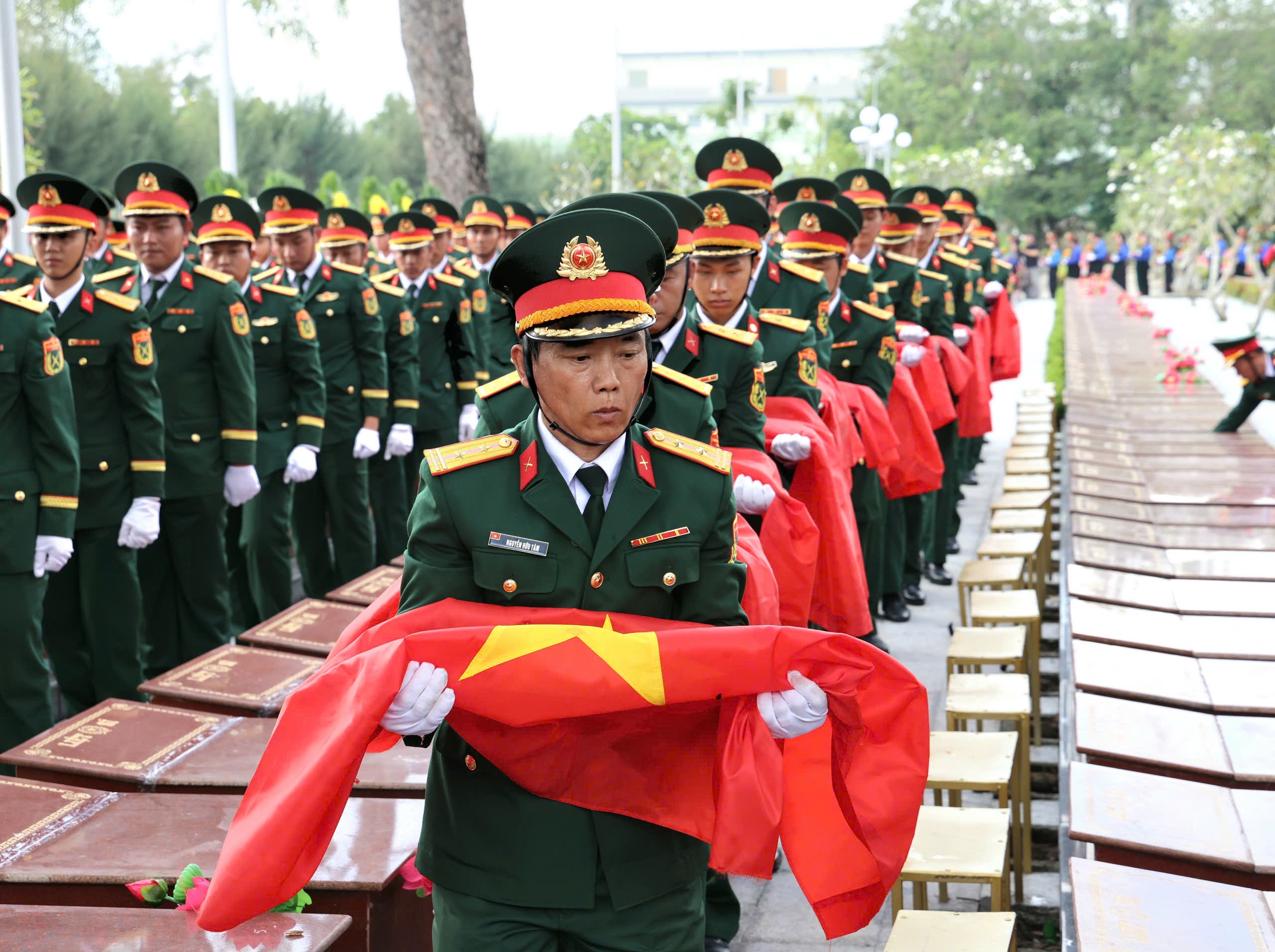 'Xin các liệt sĩ xem Cần Thơ là quê hương yên bình để yên nghỉ'- Ảnh 5.