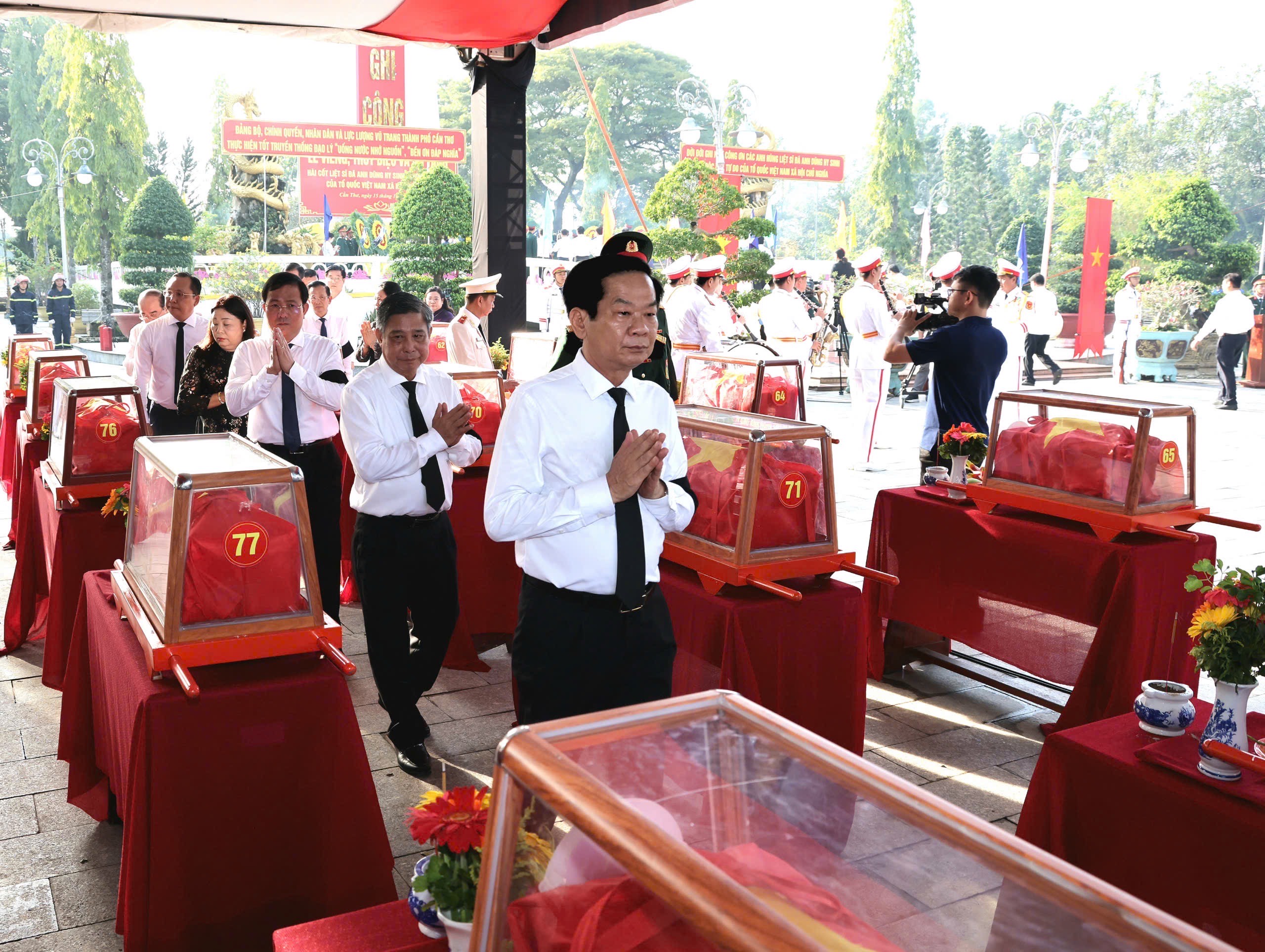 'Xin các liệt sĩ xem Cần Thơ là quê hương yên bình để yên nghỉ'- Ảnh 4.