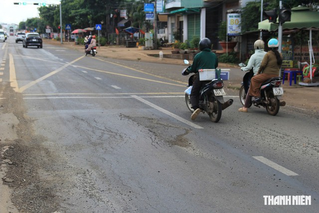 B&aacute;o động quốc lộ xuống cấp- Ảnh 1.