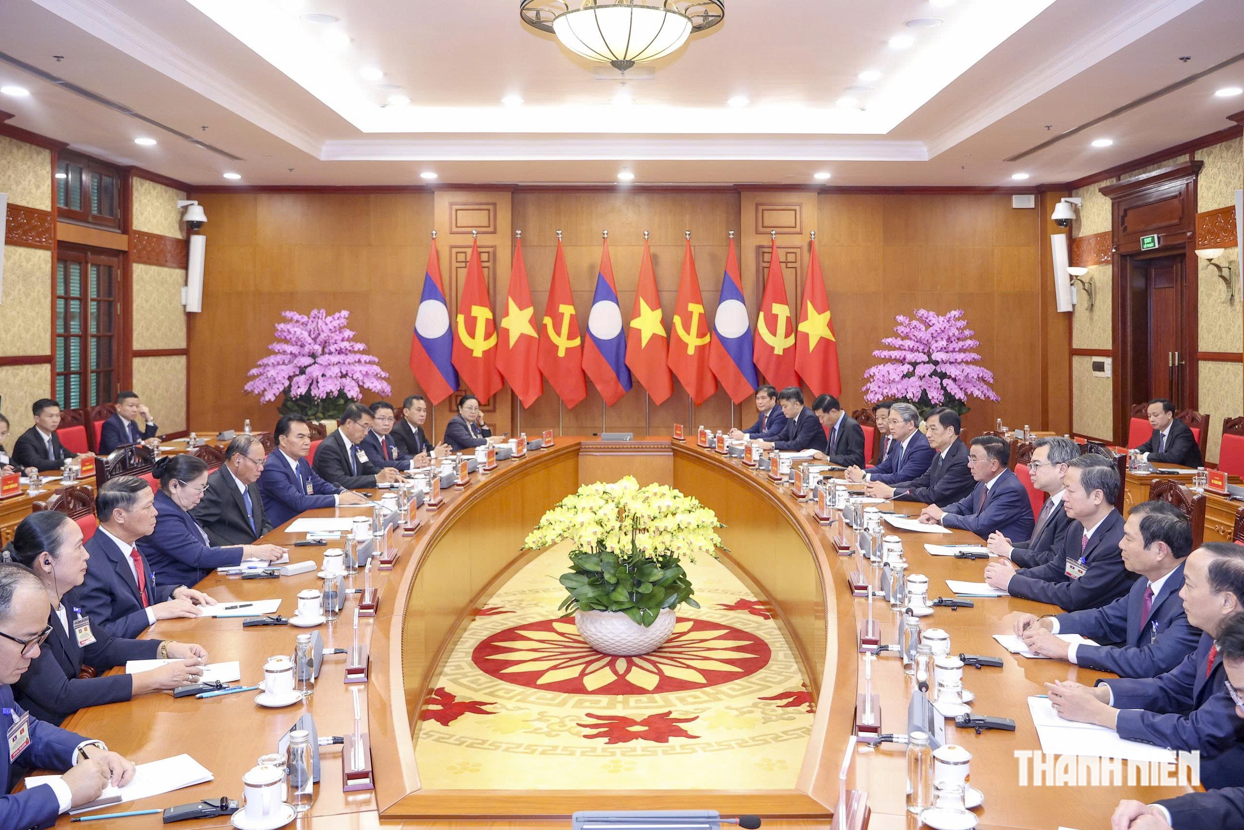 Thường trực Ban Bí thư Trần Cẩm Tú hội đàm với Thường trực Ban Bí thư Lào - Ảnh 3.