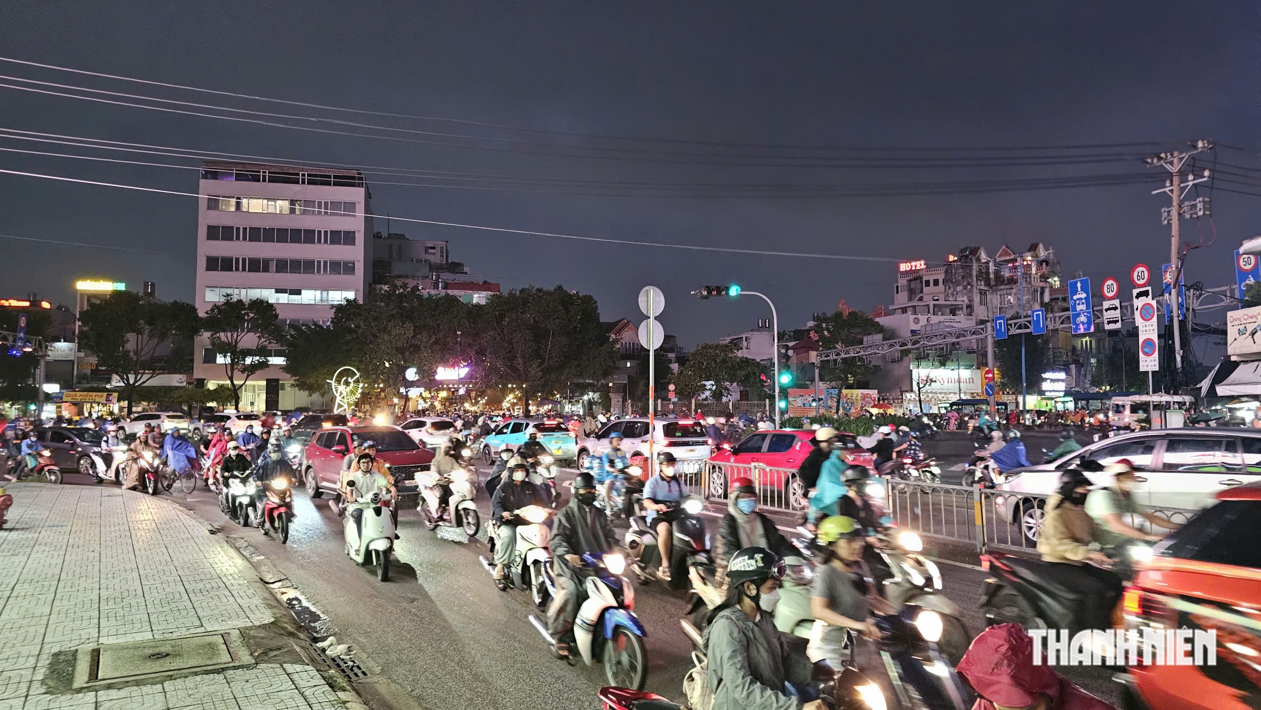 Đường Trường Chinh lại ùn tắc giờ tan tầm, TP.HCM tính đóng 2 giao lộ - Ảnh 3.