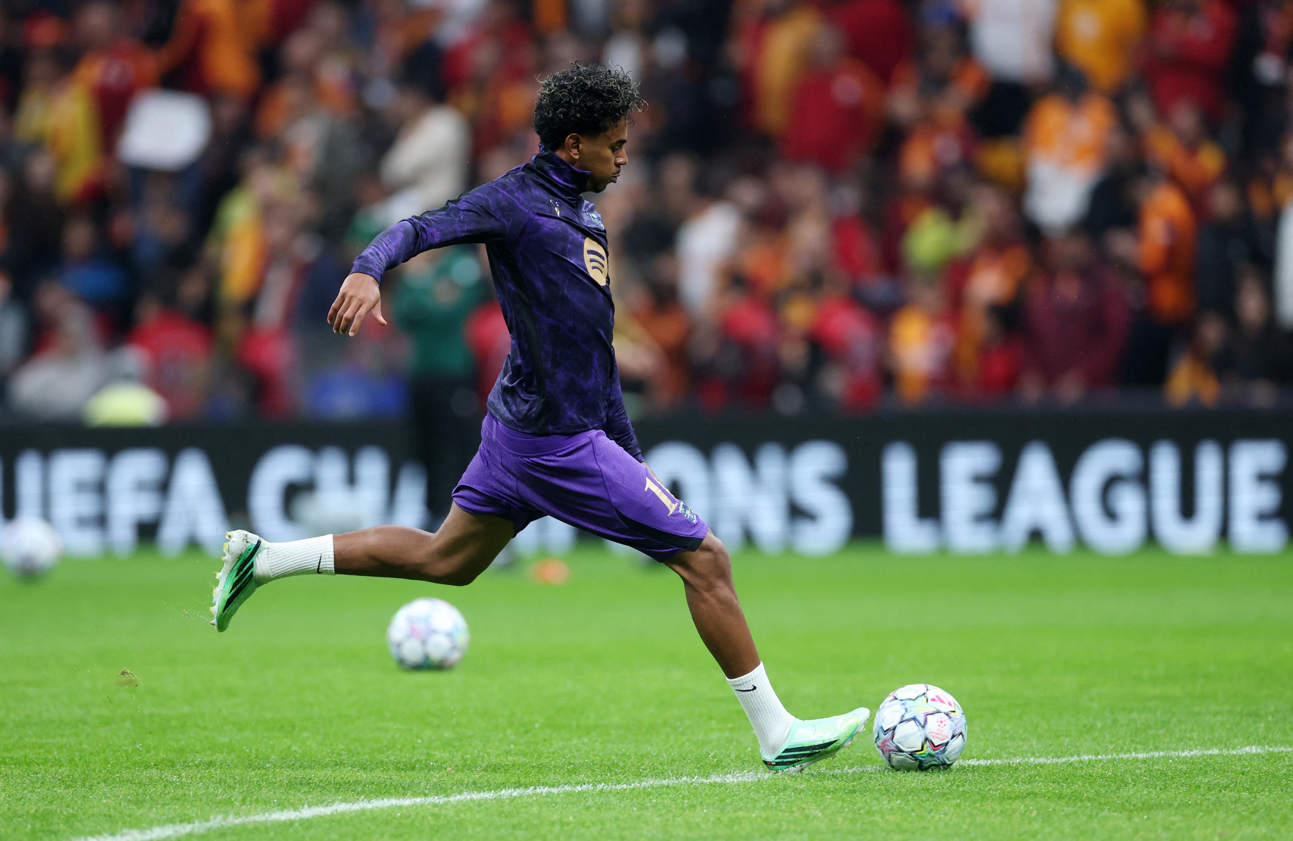 Lamine Yamal có gì để cạnh tranh Quả bóng vàng 2026 với Harry Kane và Kylian Mbappe? - Ảnh 1.