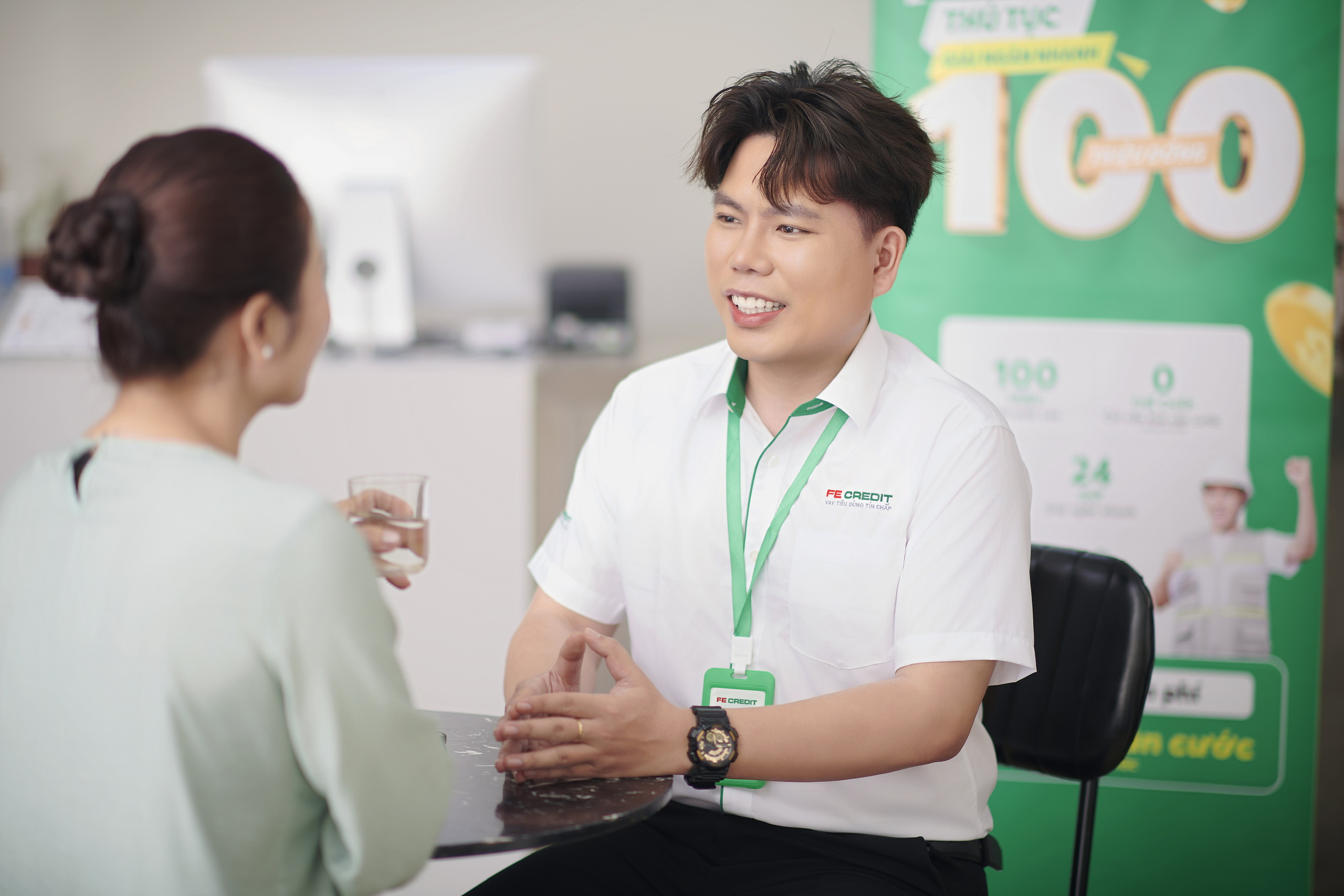 FE CREDIT sát cánh cùng nữ tài xế công nghệ xây dựng sinh kế bền vững- Ảnh 2.