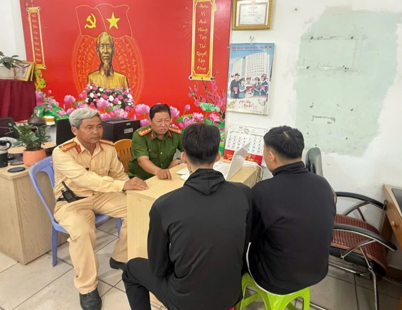 Chạy xe m&aacute;y v&agrave;o đường cấm để c&acirc;u view, bị CSGT TP.HCM xử l&yacute;- Ảnh 3.