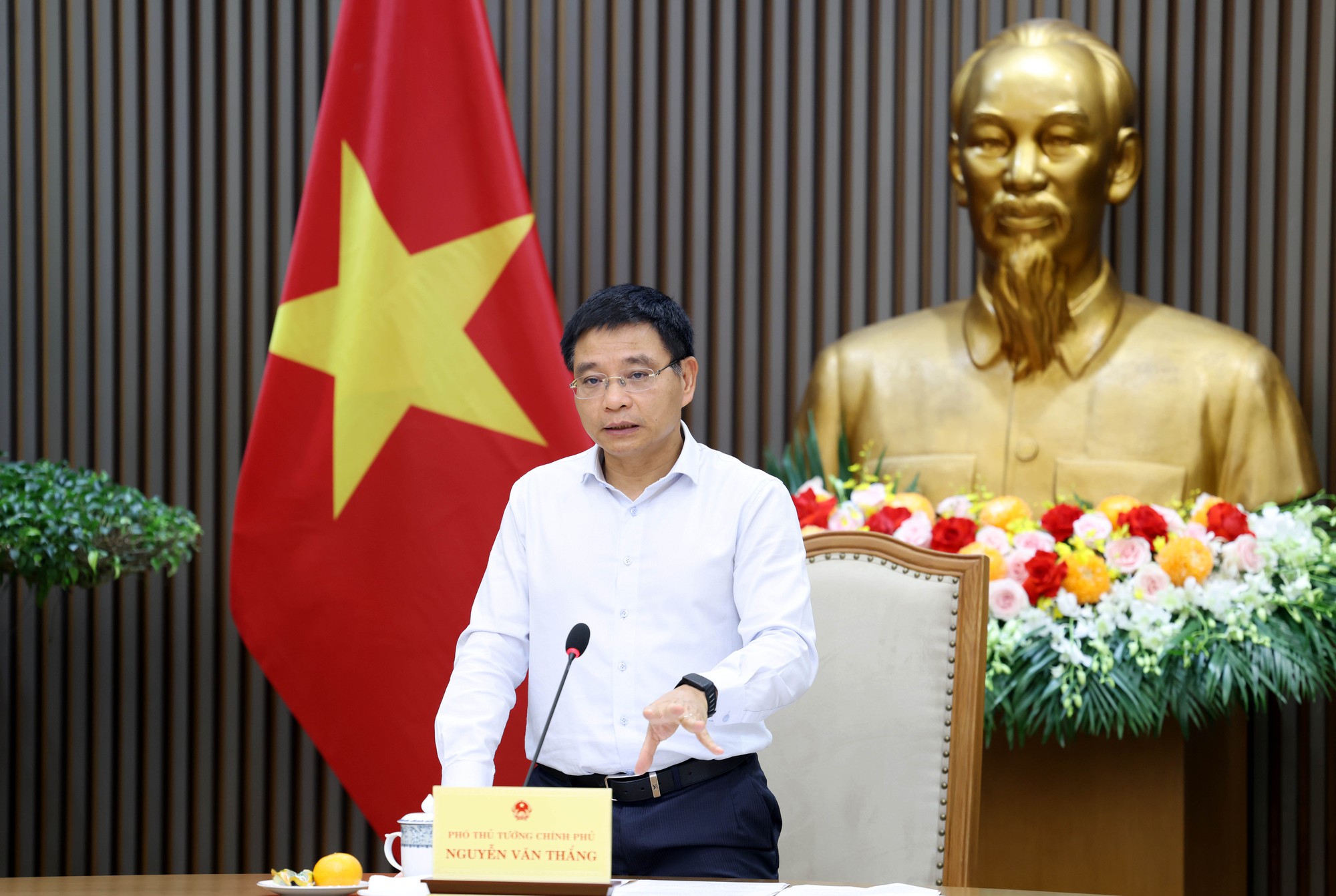 Phó thủ tướng Nguyễn Văn Thắng yêu cầu giảm lãi suất cho vay từ 1,5 - 2%- Ảnh 1.