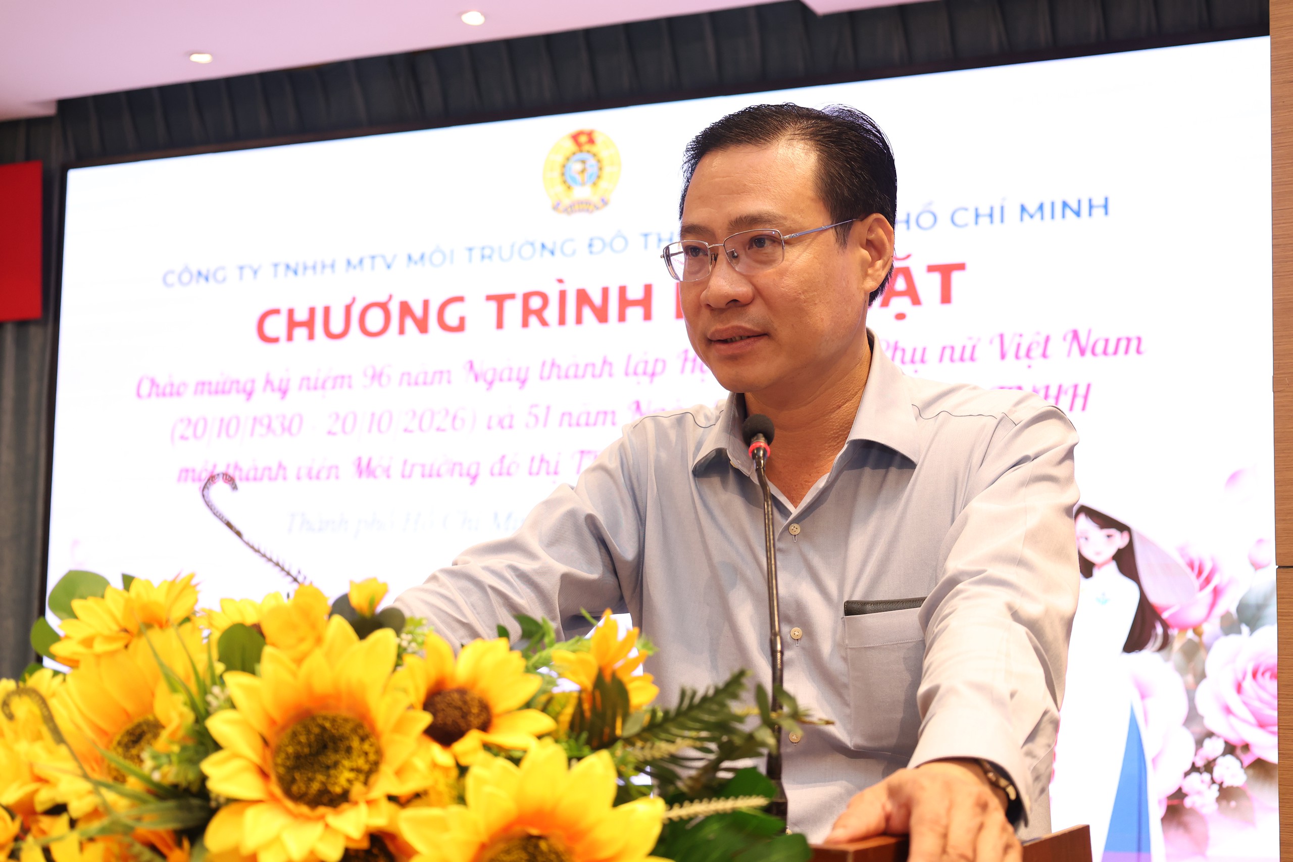 Món quà 20.10 đặc biệt dành cho nữ công nhân môi trường TP.HCM - Ảnh 2.