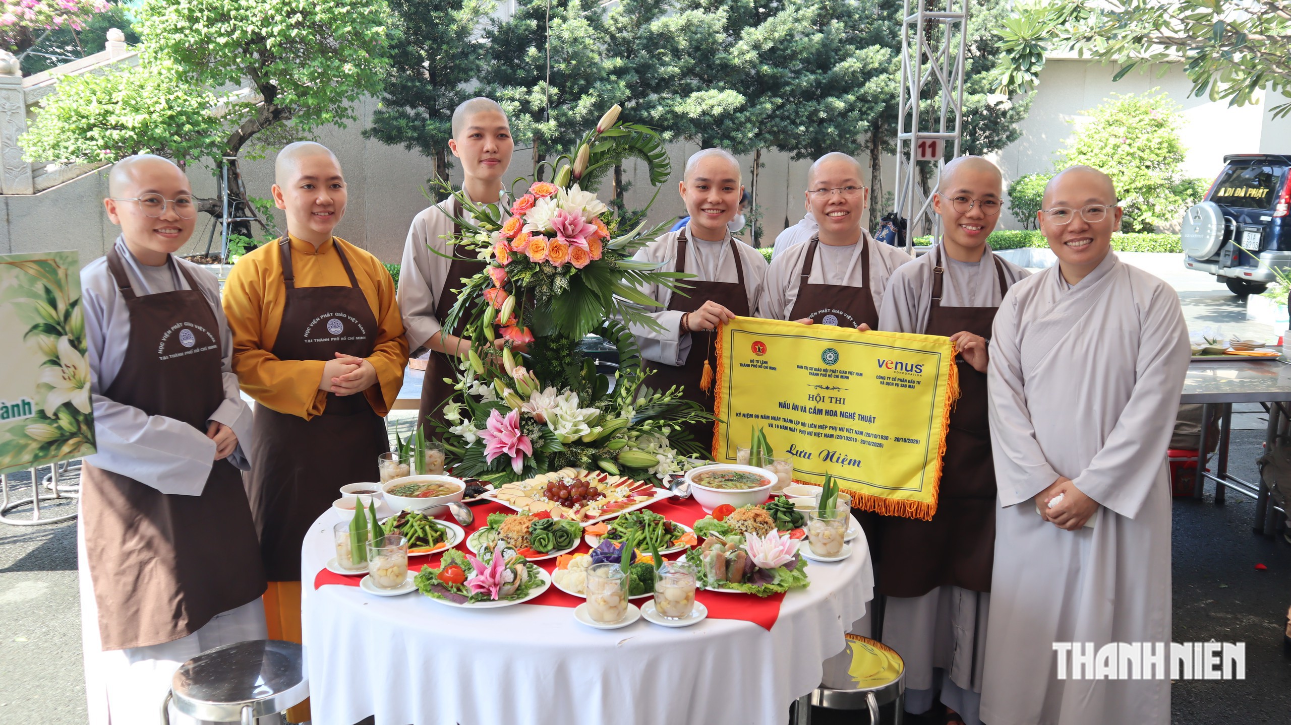 Những mâm cơm chay đặc biệt của ni sư, nữ chiến sĩ công an, quân đội TP.HCM - Ảnh 2.