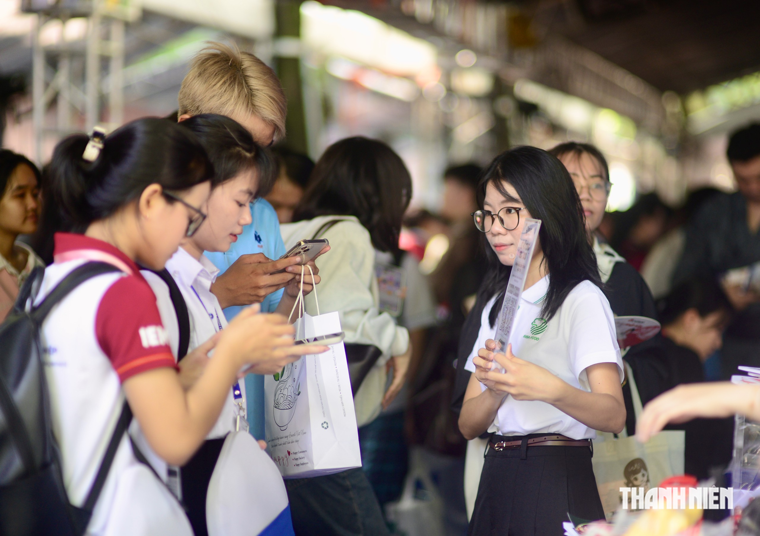 Hơn 5.000 vị trí việc làm cho sinh viên TP.HCM: Có lương ngay, không đòi hỏi kinh nghiệm- Ảnh 1.