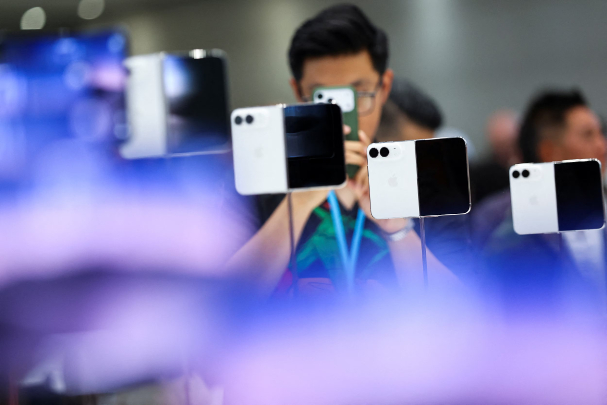 iPhone Duo cháy hàng, chiến lược quen thuộc của Apple lại phát huy tác dụng - Ảnh 1.