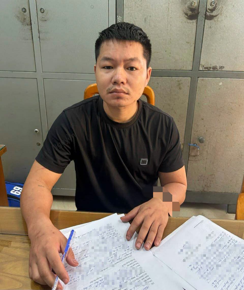 D&ugrave;ng sổ đỏ giả lừa đảo chiếm đoạt h&agrave;ng tỉ đồng- Ảnh 1.
