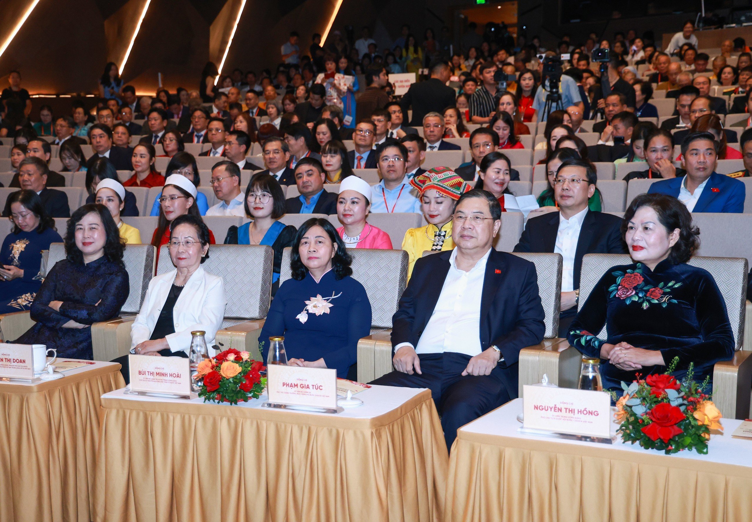 Tôn vinh 225 tổ chức, cá nhân đóng góp cho công tác an sinh xã hội - Ảnh 1.