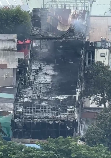 Khống chế vụ cháy quán massage ở TP.HCM đang đóng cửa sửa chữa - Ảnh 1.