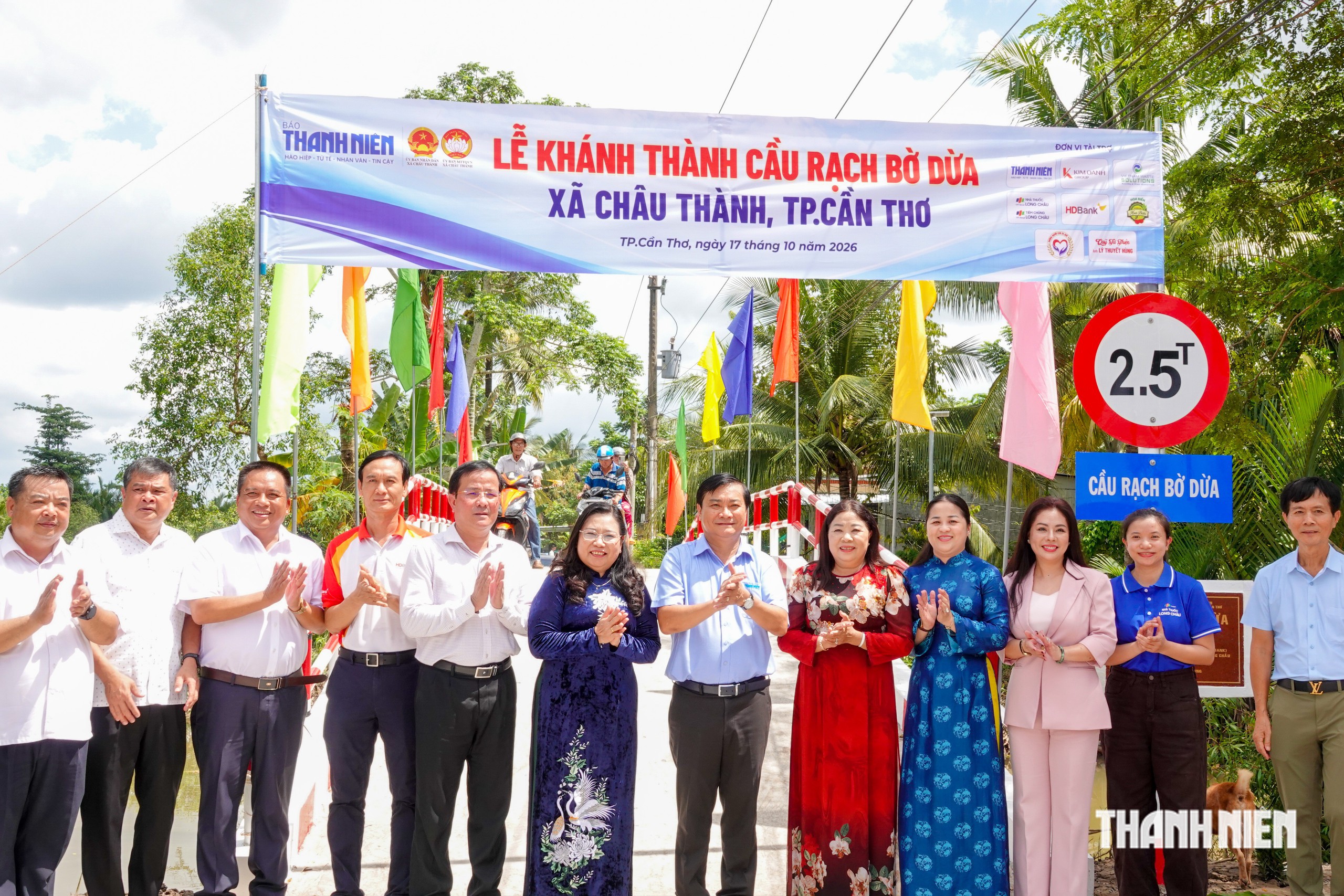 Báo Thanh Niên khánh thành cầu Rạch Bờ Dừa: Ngày vui của xóm nhỏ ở Cần Thơ- Ảnh 5.