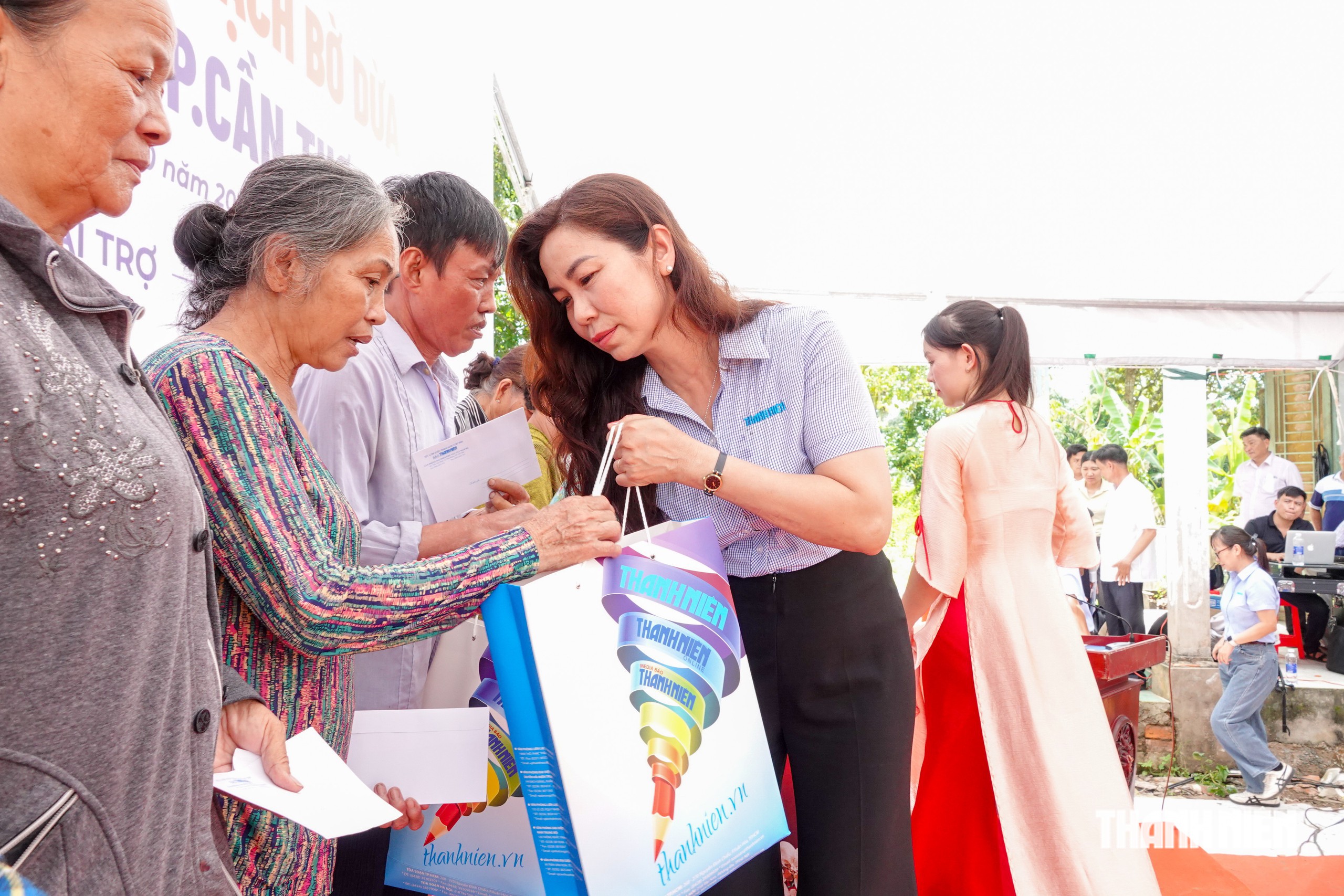 Báo Thanh Niên khánh thành cầu Rạch Bờ Dừa: Ngày vui của xóm nhỏ ở Cần Thơ- Ảnh 10.