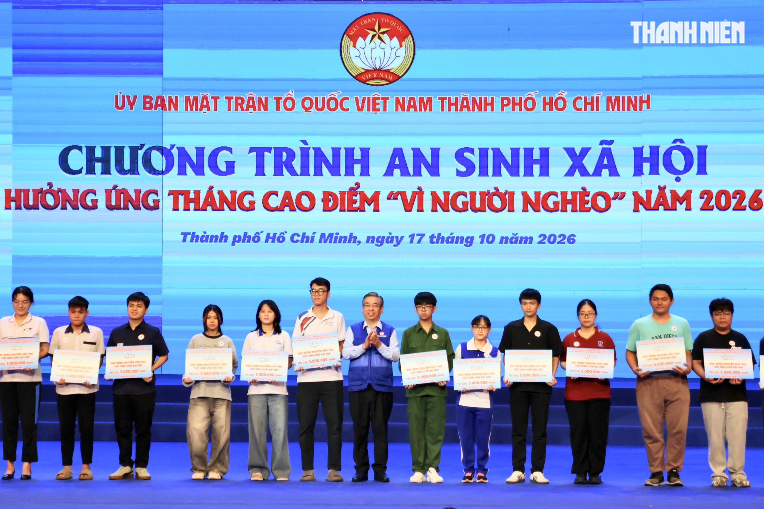 TP.HCM triển khai nhiều hoạt động hỗ trợ học tập, y tế và sinh kế - Ảnh 2.