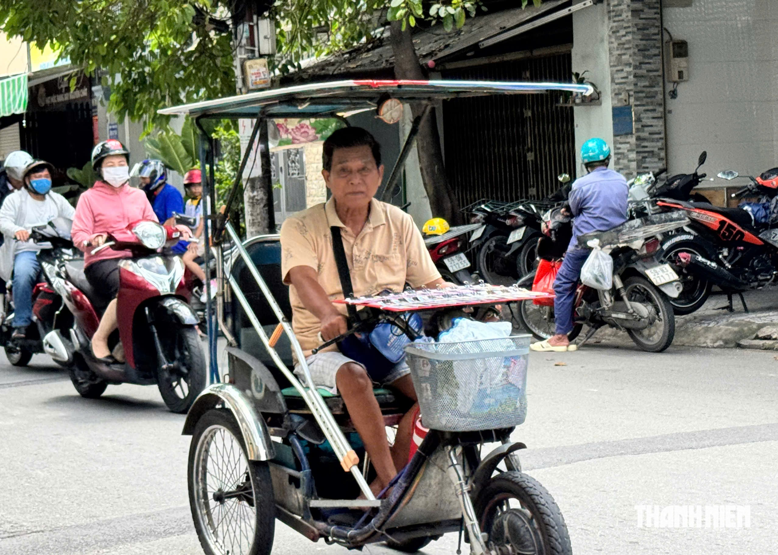 Đại lý cũng phải ôm vé số ế: 'Chúng tôi chỉ biết kêu trời'- Ảnh 4.
