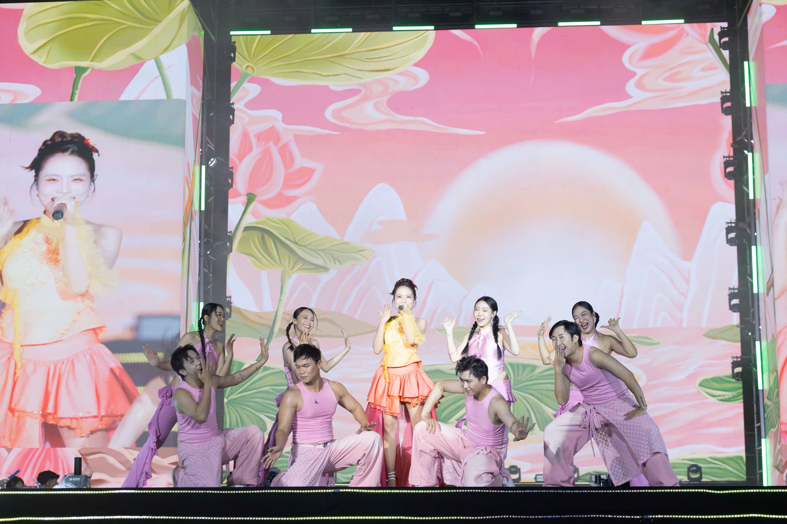 Phố đi bộ Nguyễn Huệ bùng nổ với Youth Concert - Nhạc hội Thanh niên - Ảnh 9.