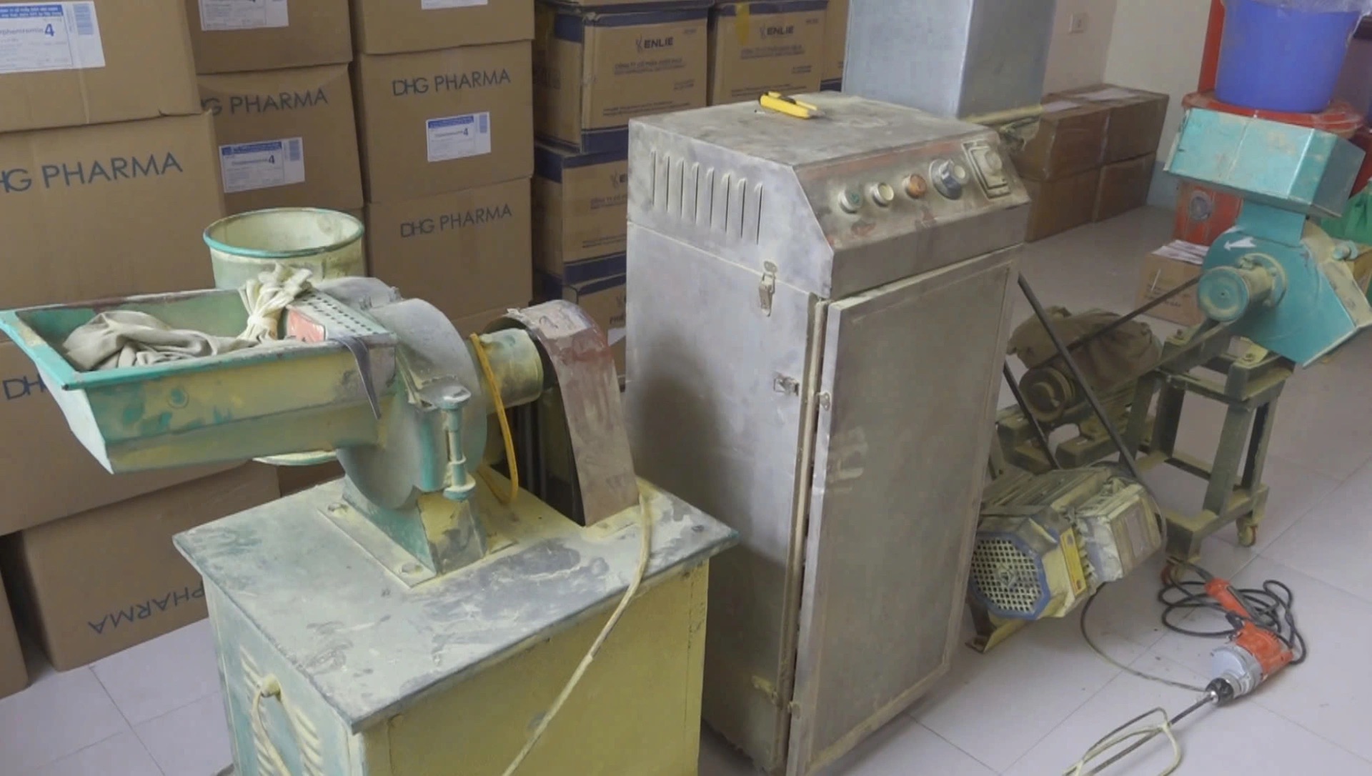 Triệt phá đường dây thuốc đông y giả quy mô lớn rao bán trên mạng - Ảnh 2.