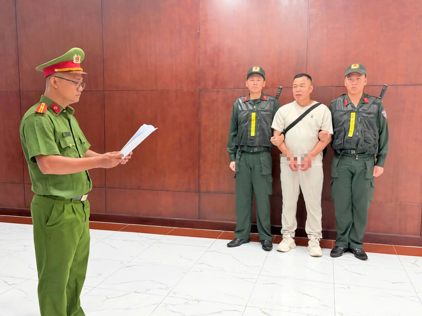 Công an TP.HCM bắt tạm giam Tôn Bằng vì xâm phạm nhãn hiệu Hằng Du Mục- Ảnh 1.