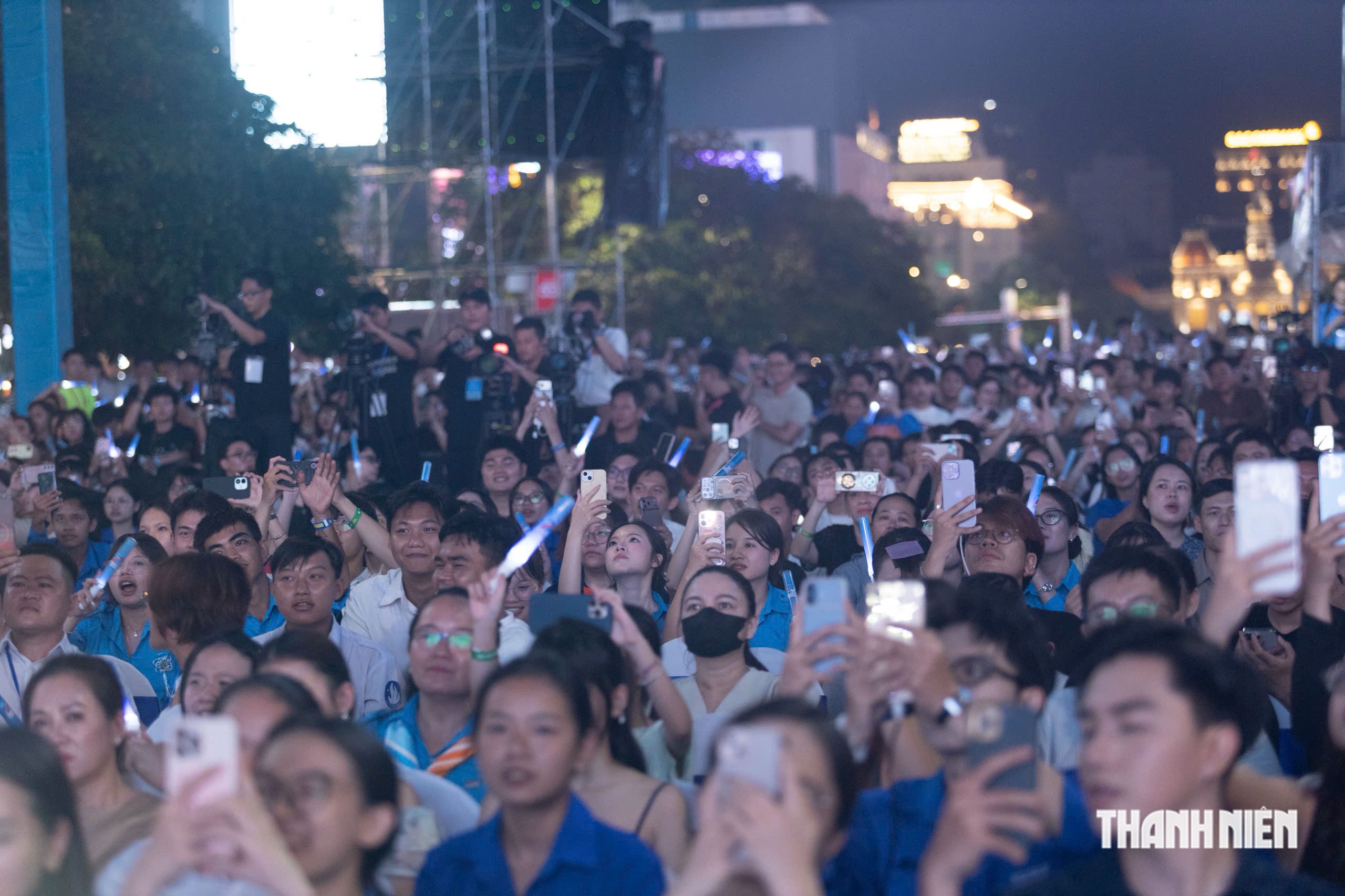 Phố đi bộ Nguyễn Huệ bùng nổ với Youth Concert - Nhạc hội Thanh niên - Ảnh 1.