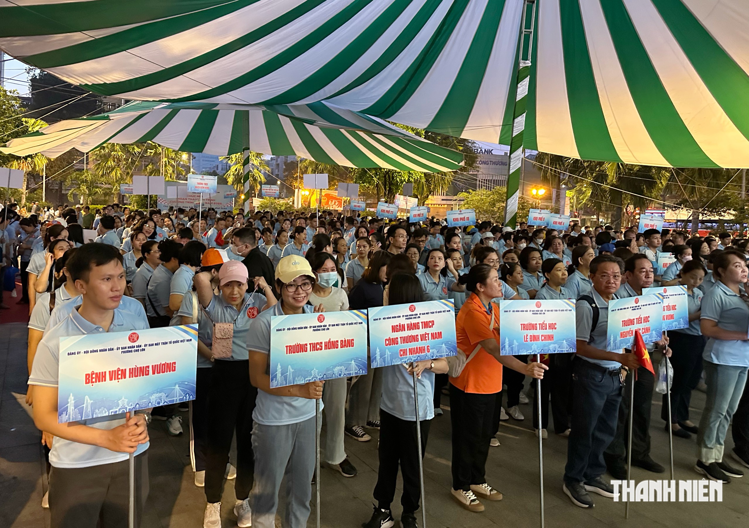 Sáng chủ nhật, hơn 1.700 người tham gia đi bộ ở Chợ Lớn, TP.HCM - Ảnh 3.