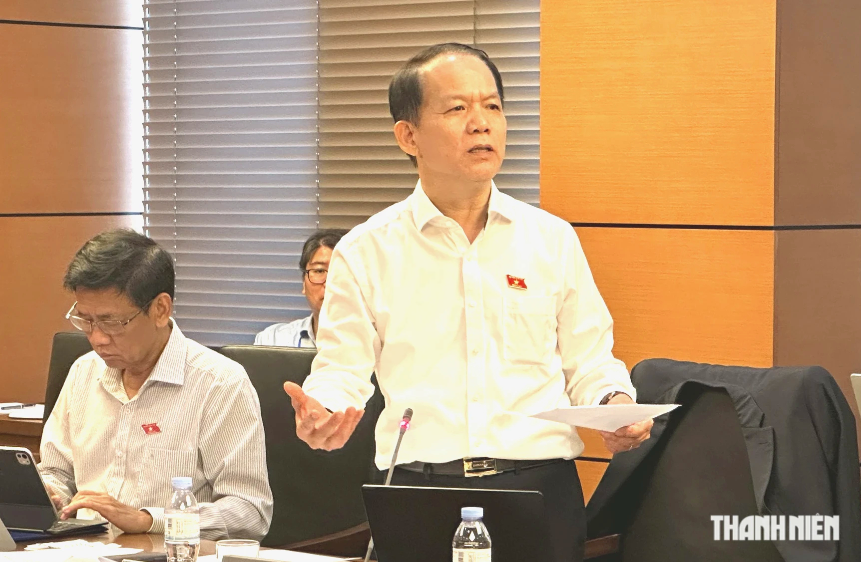 Đại biểu băn khoăn đặt cọc đấu giá đất 50% quá cao, Bộ trưởng Tư pháp nói gì?- Ảnh 2.