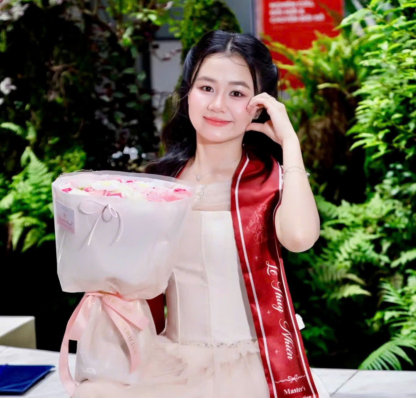 Những 'b&ocirc;ng hoa' ng&agrave;y 20.10: Khi vẻ đẹp song h&agrave;nh c&ugrave;ng tr&iacute; tuệ v&agrave; bản lĩnh- Ảnh 5.