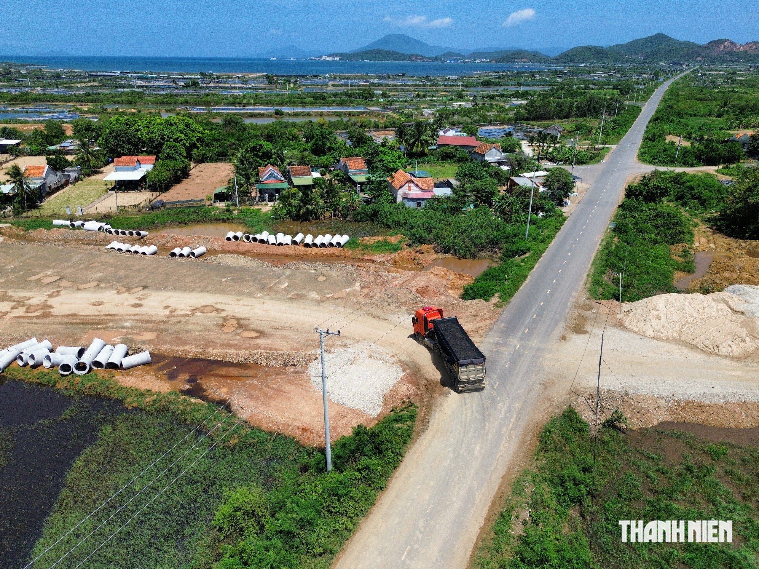 Đường ven biển, xương sống Khu kinh tế Vân Phong đang hình thành như thế nào? - Ảnh 1.