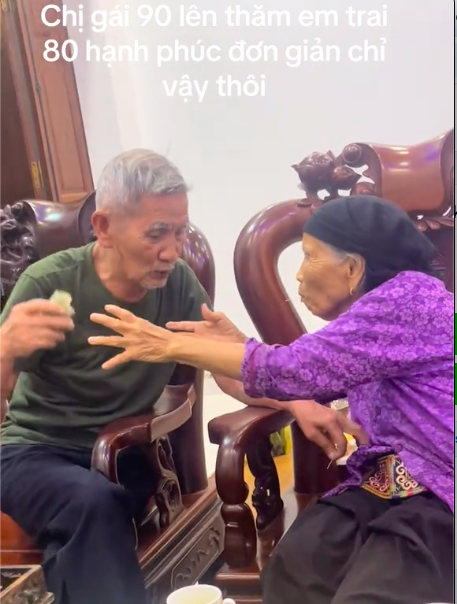 Cụ bà U.90 dúi tiền cho em trai U.80, con cháu tiết lộ bí quyết sống khỏe - Ảnh 1.