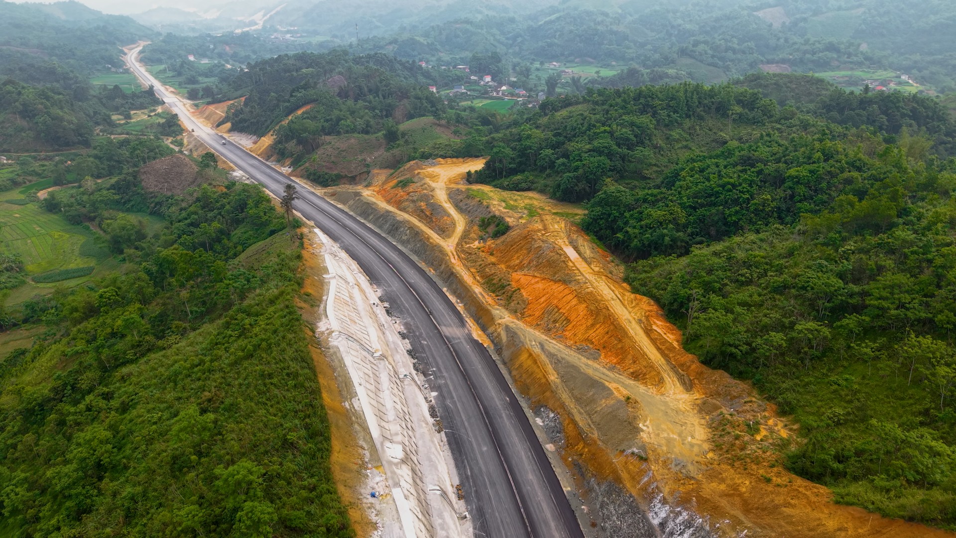 Hàng loạt dự án giao thông nguy cơ 'lỡ hẹn' về đích - Ảnh 1.