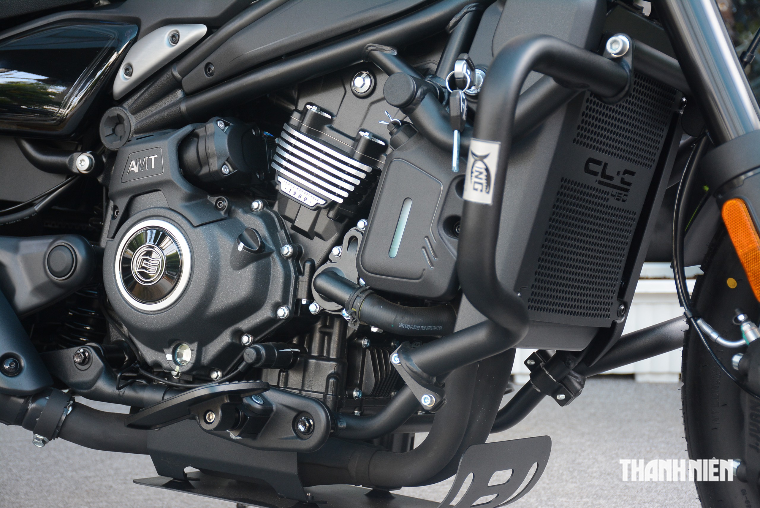 Mang danh mô tô, vì sao CFMoto 450CL-C AMT dễ chạy như xe tay ga? - Ảnh 4.