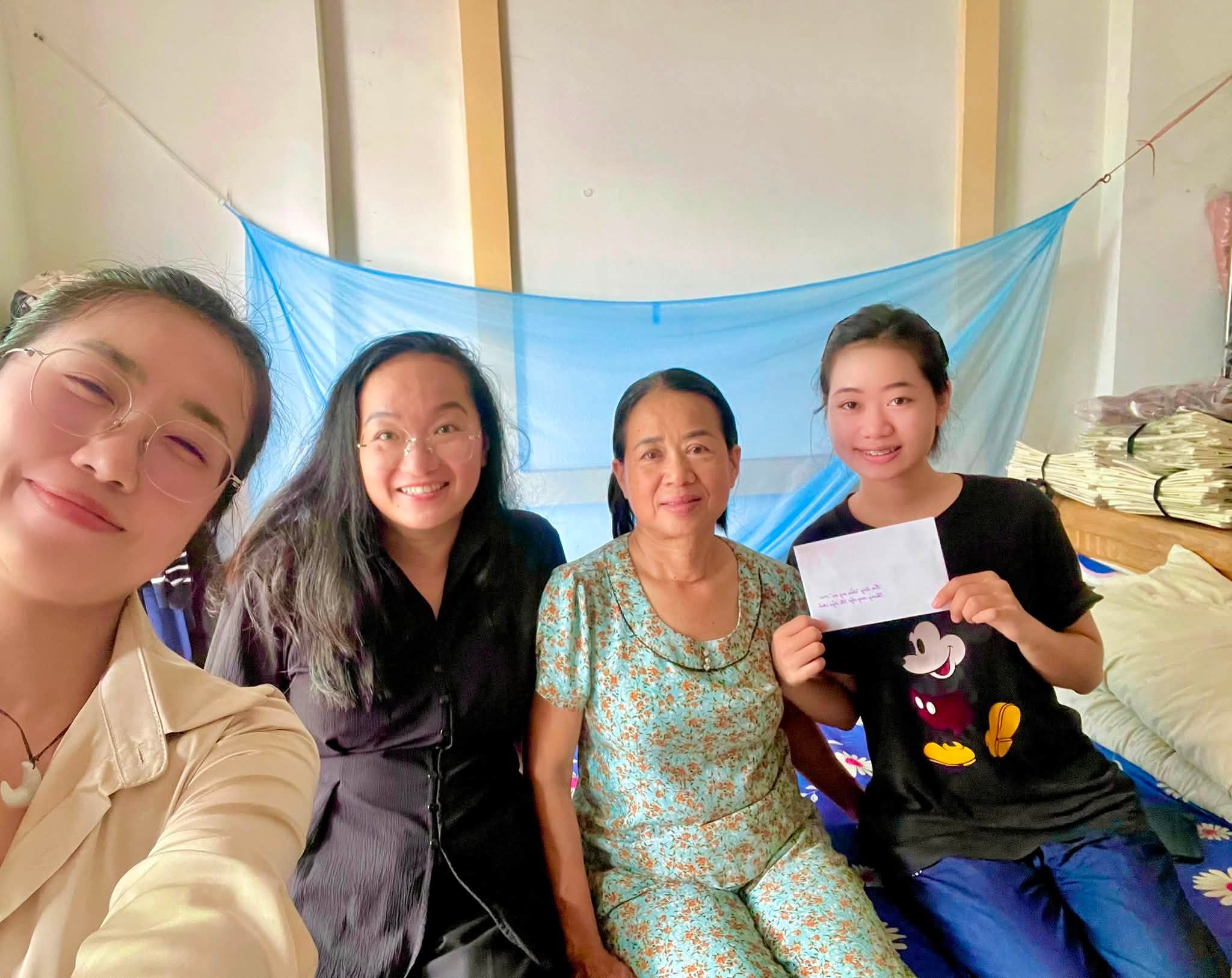 'Mình hết cơ hội chăm mẹ rồi…', nữ giảng viên lập học bổng giúp những người con khác- Ảnh 4.