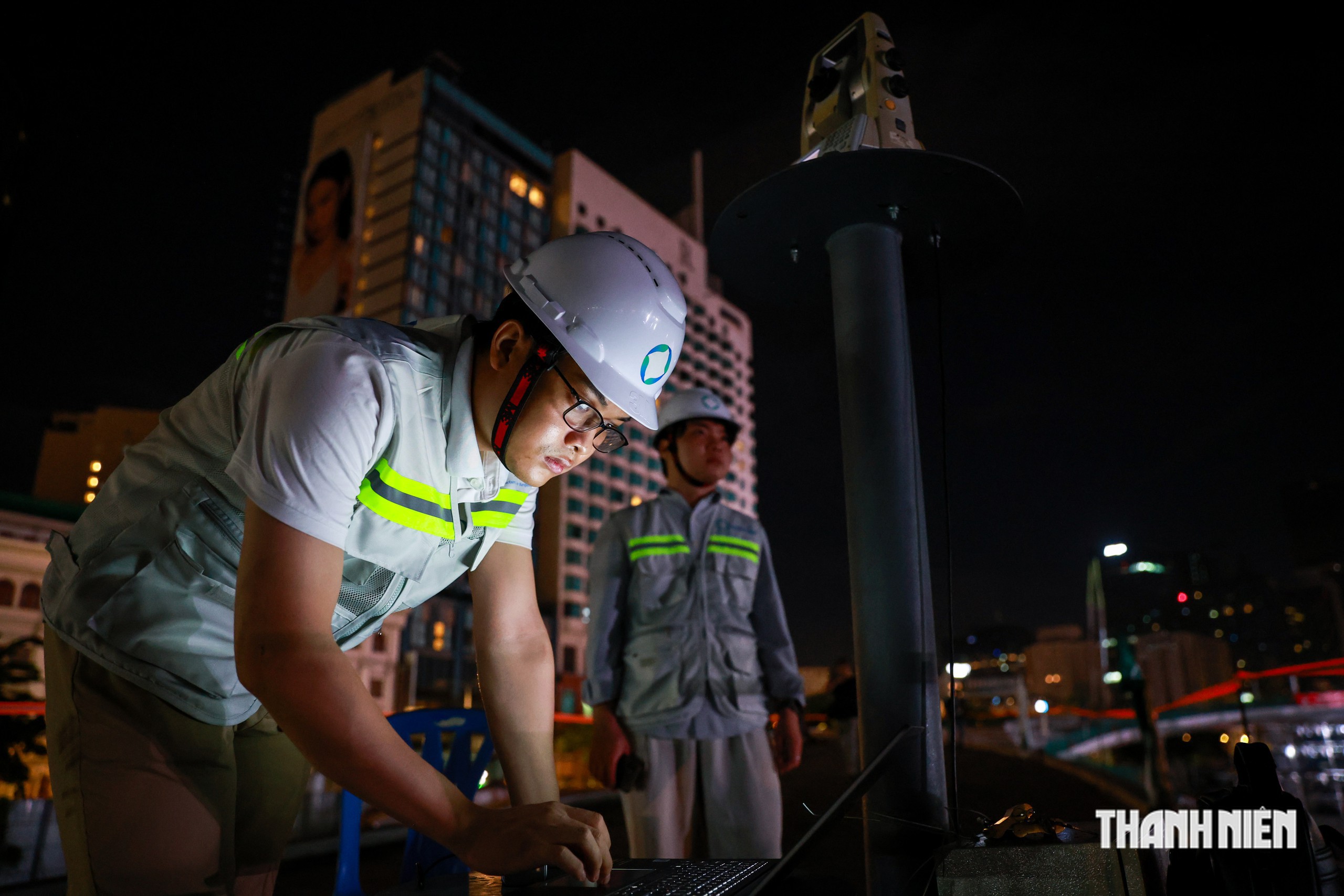 Xuyên đêm hợp long cầu đi bộ ngàn tỉ vượt sông Sài Gòn - Ảnh 5.