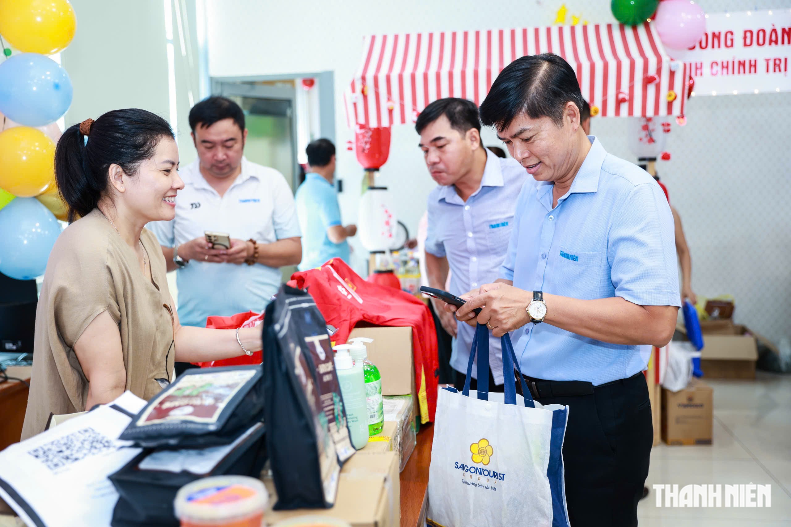 Phiên chợ 'đặc sản Thanh Niên' ngày 20.10 có gì đặc biệt mà ai cũng háo hức?- Ảnh 20.