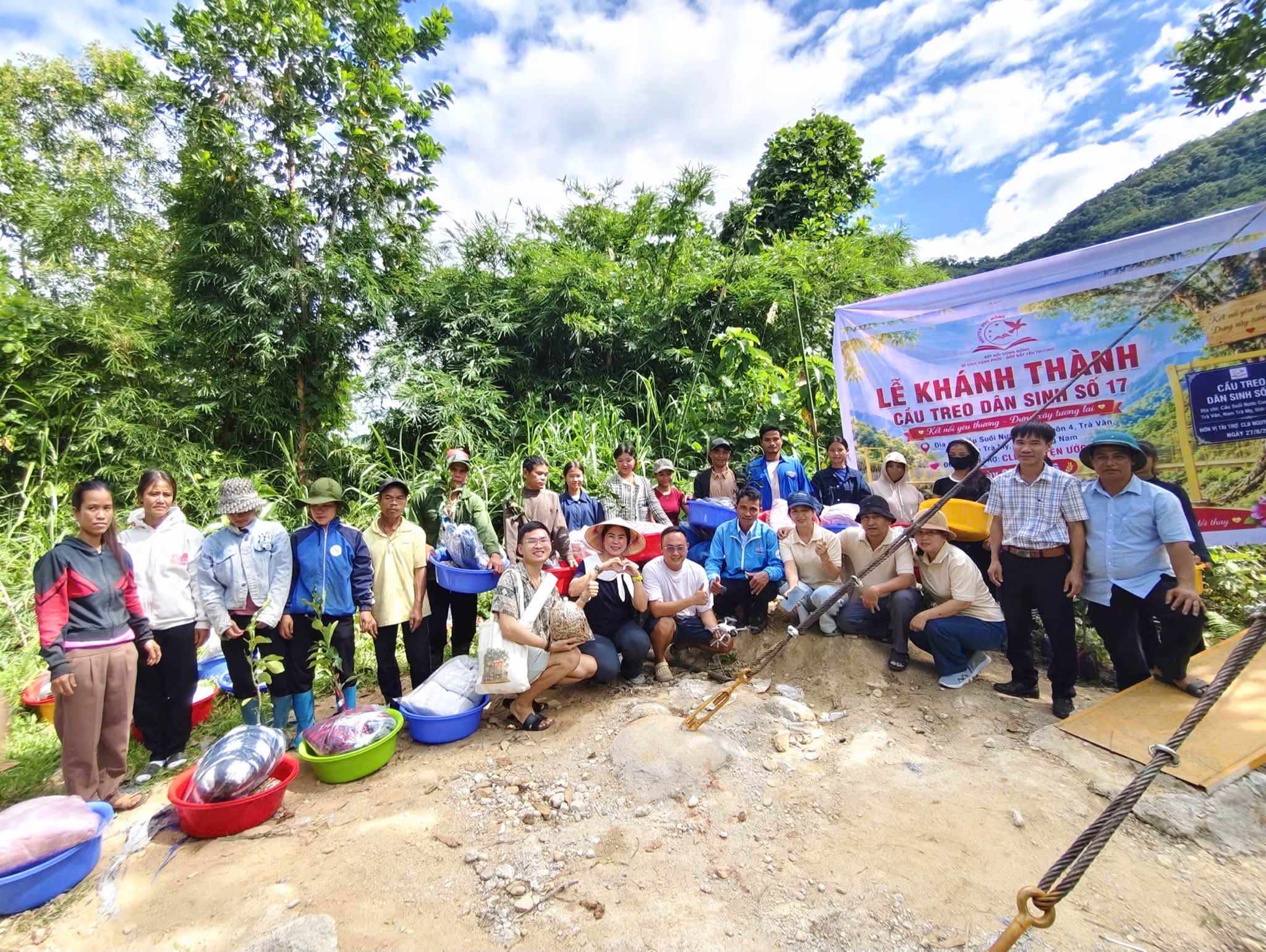 Từ một nỗi day dứt, người con xa quê dựng 18 nhịp cầu giữa đại ngàn - Ảnh 2.