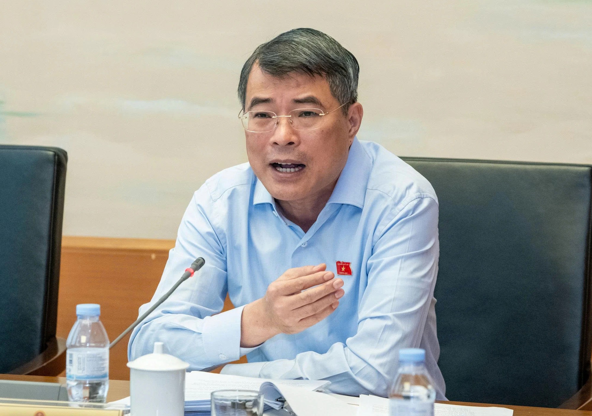 Thủ tướng: Cắt trung gian để người bệnh tiếp cận giá thuốc hợp lý- Ảnh 1.
