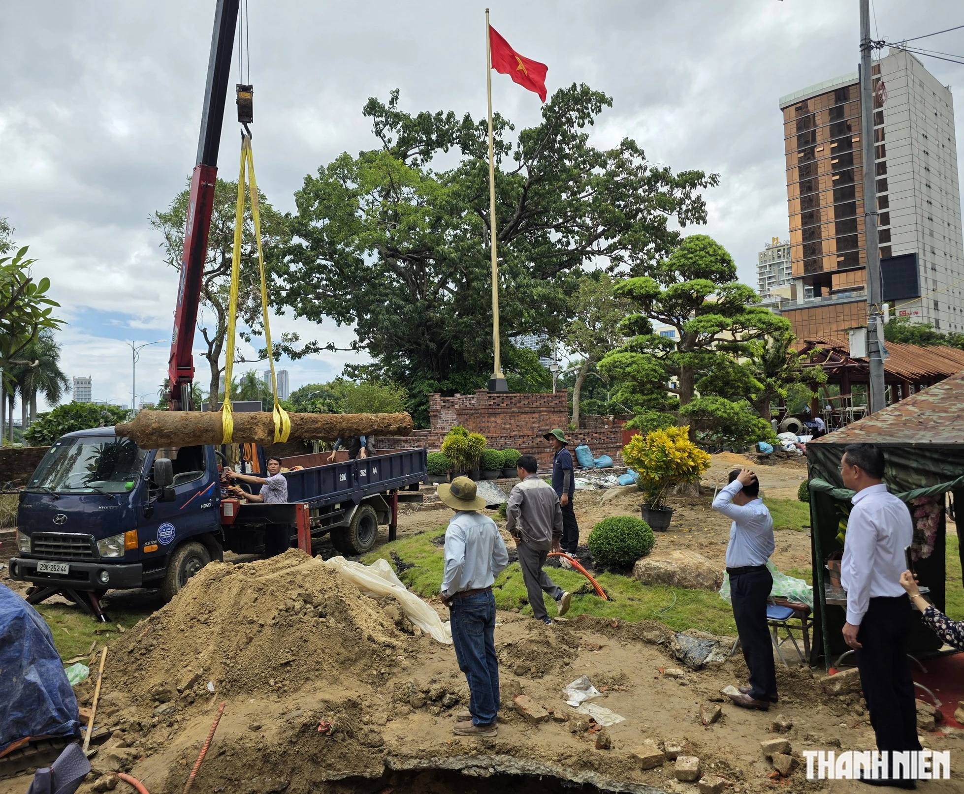 Cận cảnh khai quật súng thần công khoảng 200 năm tuổi tại Thành Điện Hải - Ảnh 11.