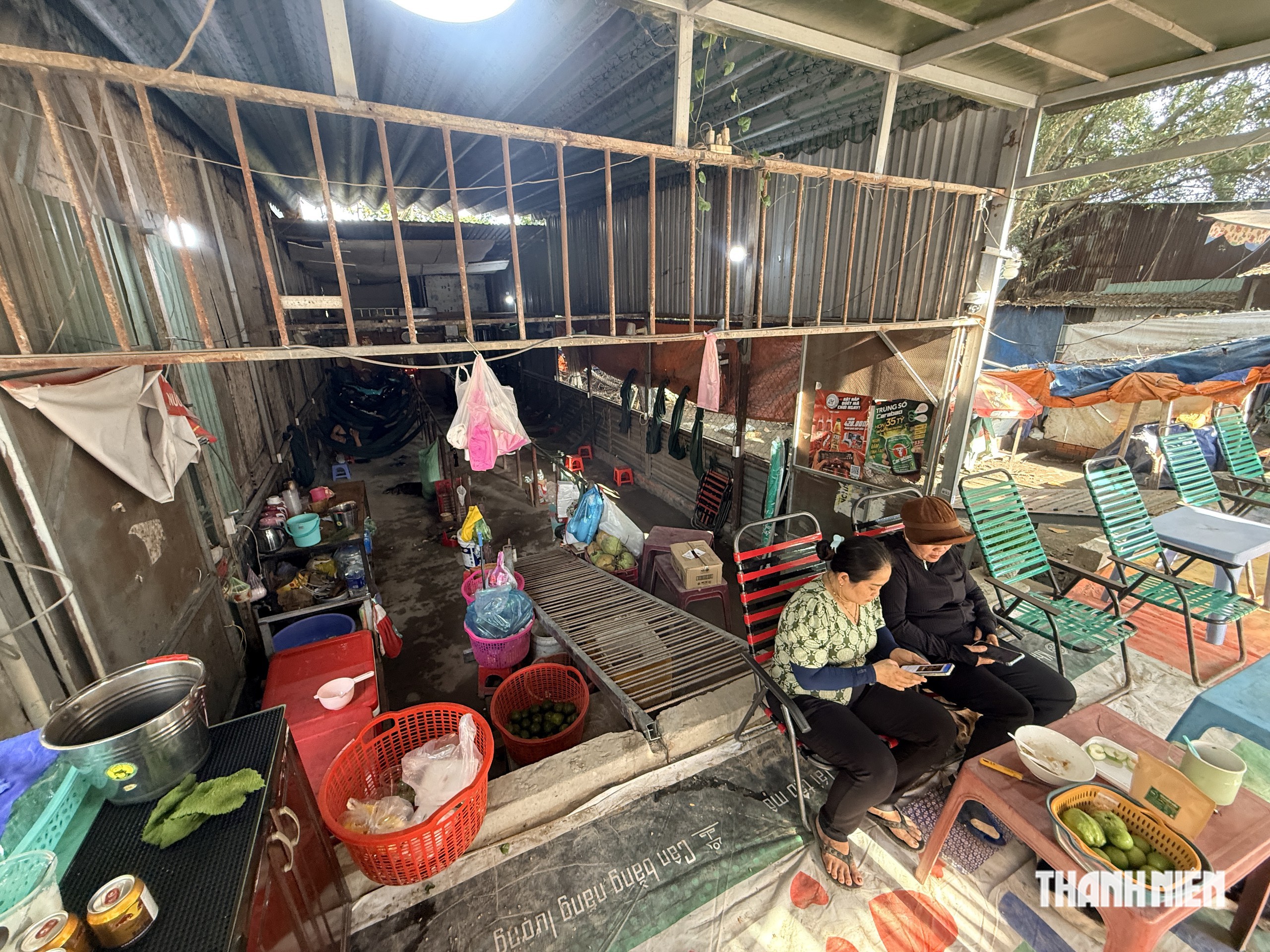 Đường Đặng Thùy Trâm ở TP.HCM nâng cấp, nhà dân bỗng thấp hơn mặt đường cả mét - Ảnh 2.