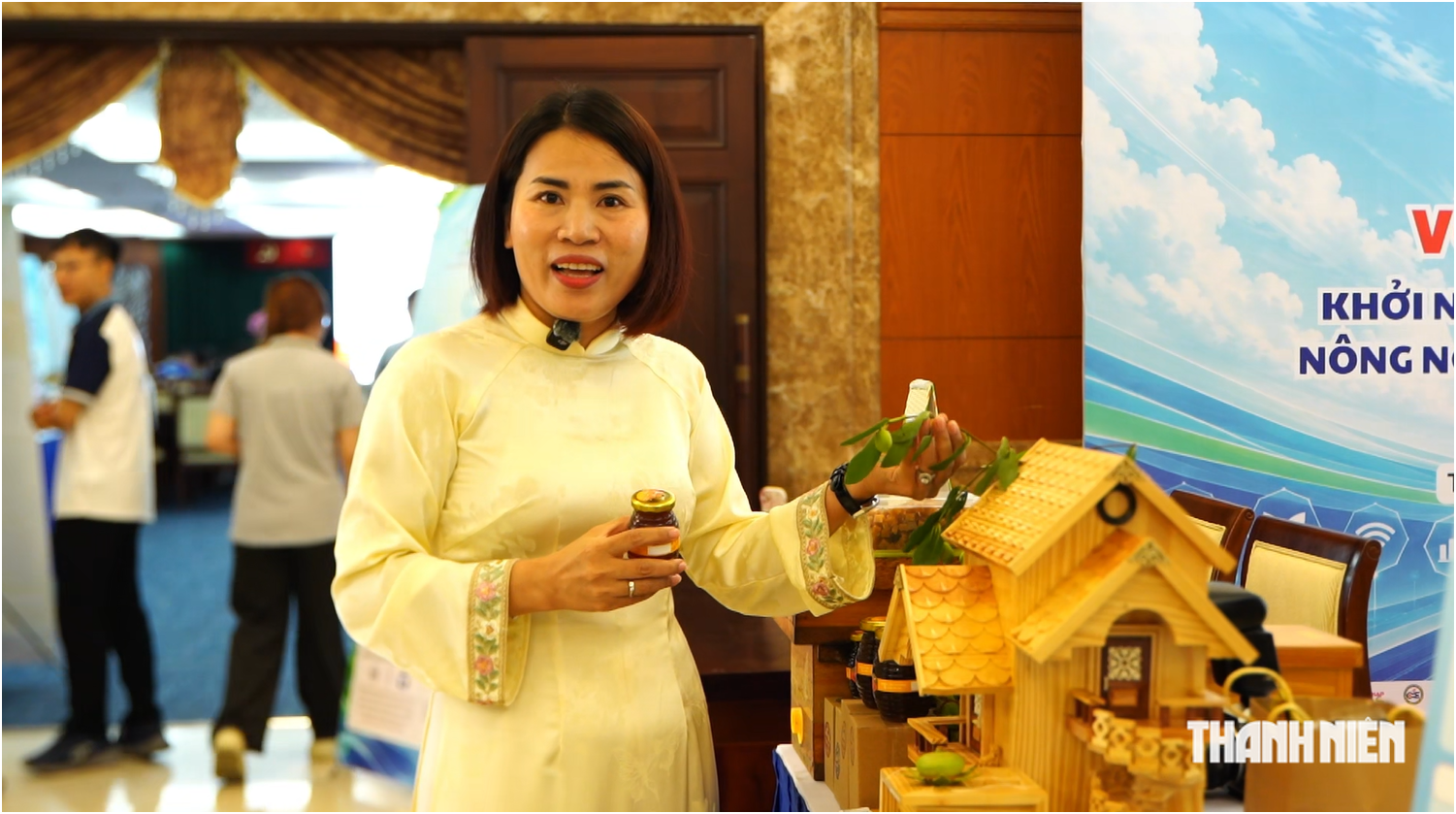 Không phải nông dân, người phụ nữ khởi nghiệp với đàn ong ‘không cần cho ăn’ - Ảnh 1.