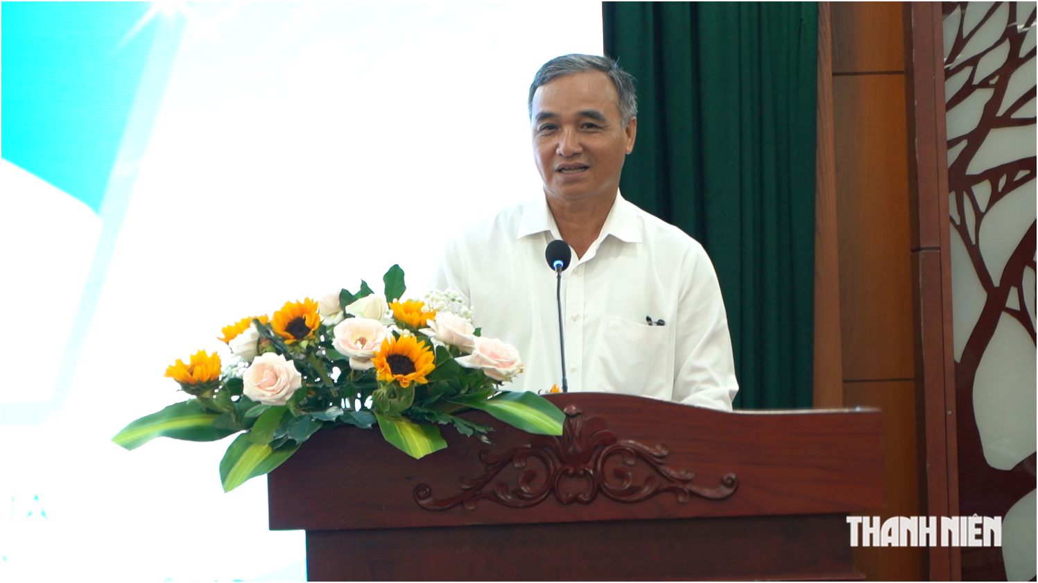 Không phải nông dân, người phụ nữ khởi nghiệp với đàn ong ‘không cần cho ăn’ - Ảnh 2.